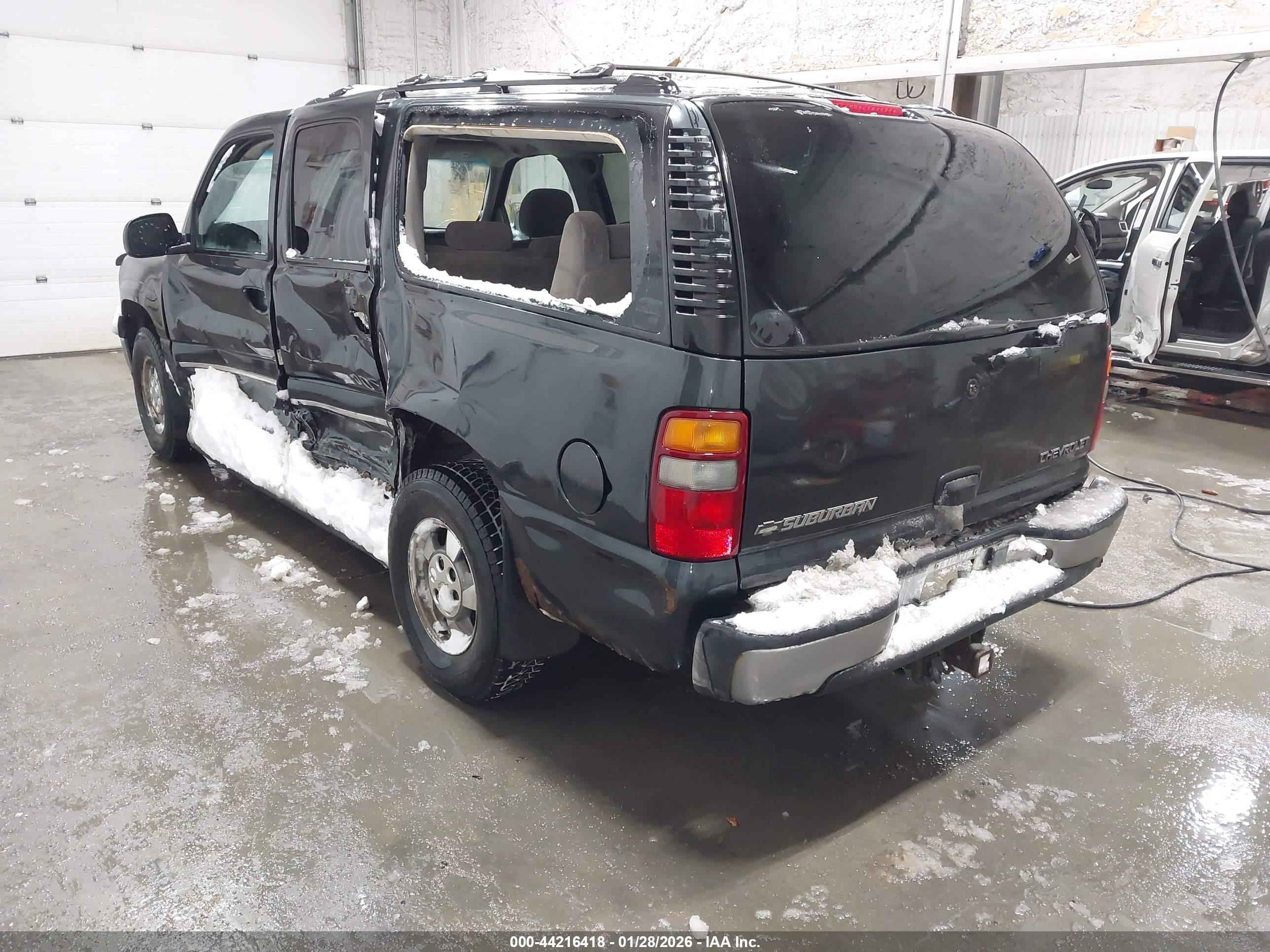 CHEVROLET SUBURBAN image 3