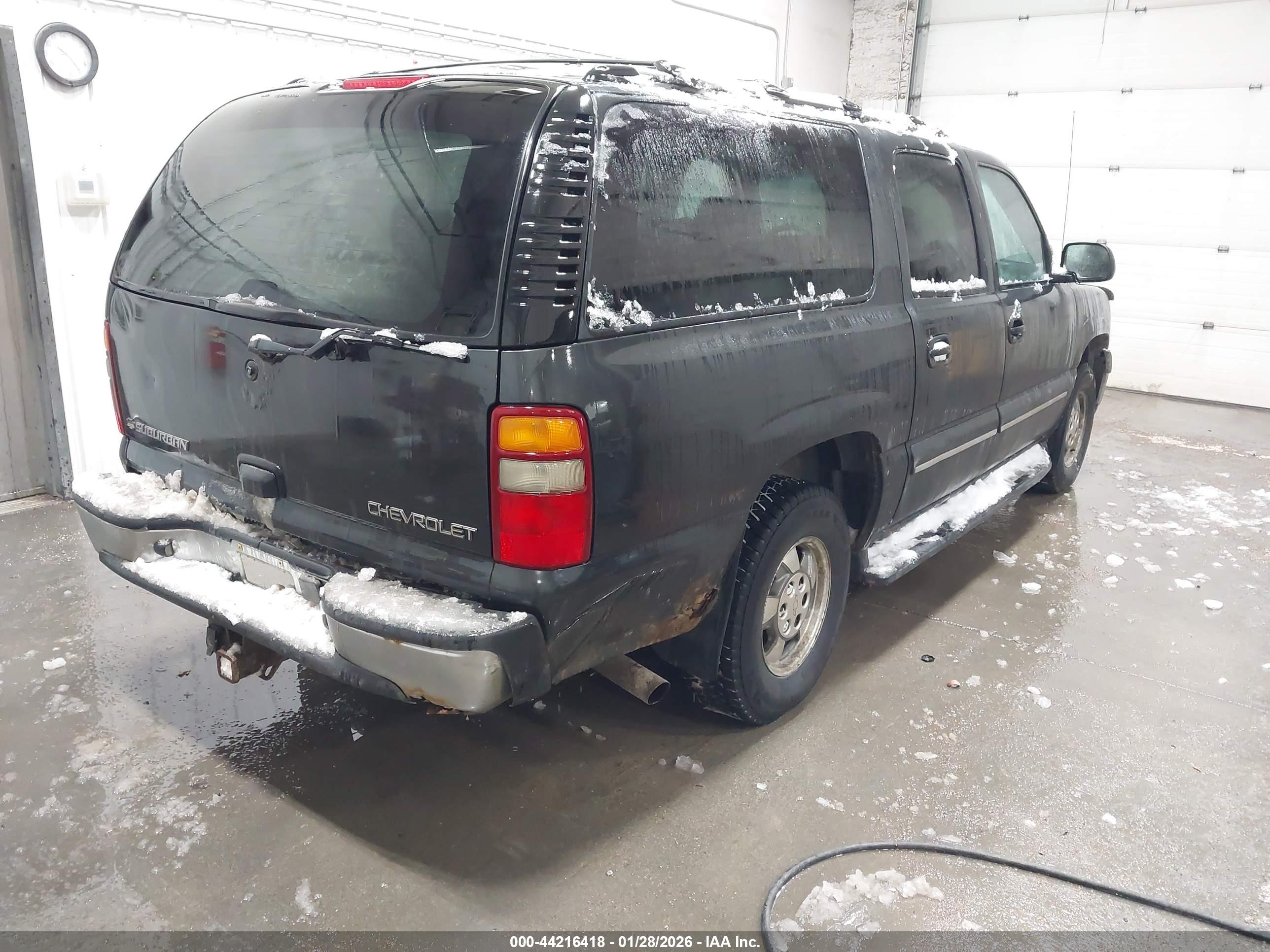 CHEVROLET SUBURBAN image 4