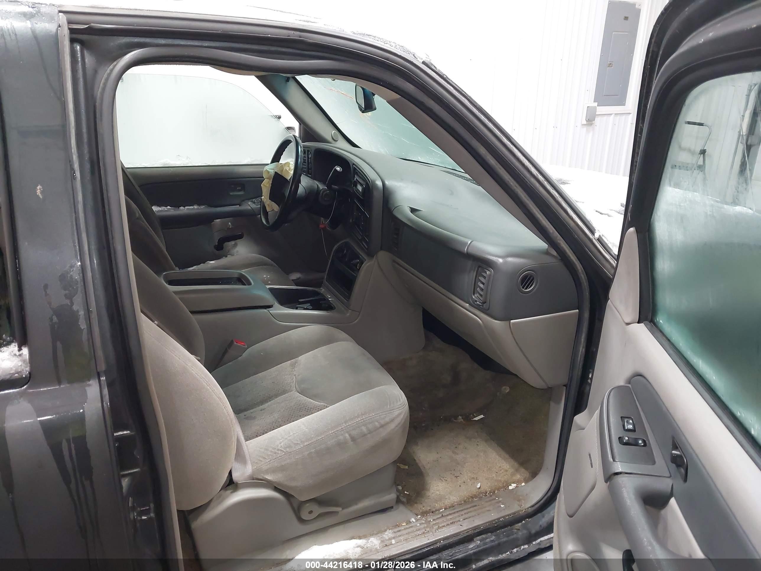 CHEVROLET SUBURBAN image 5