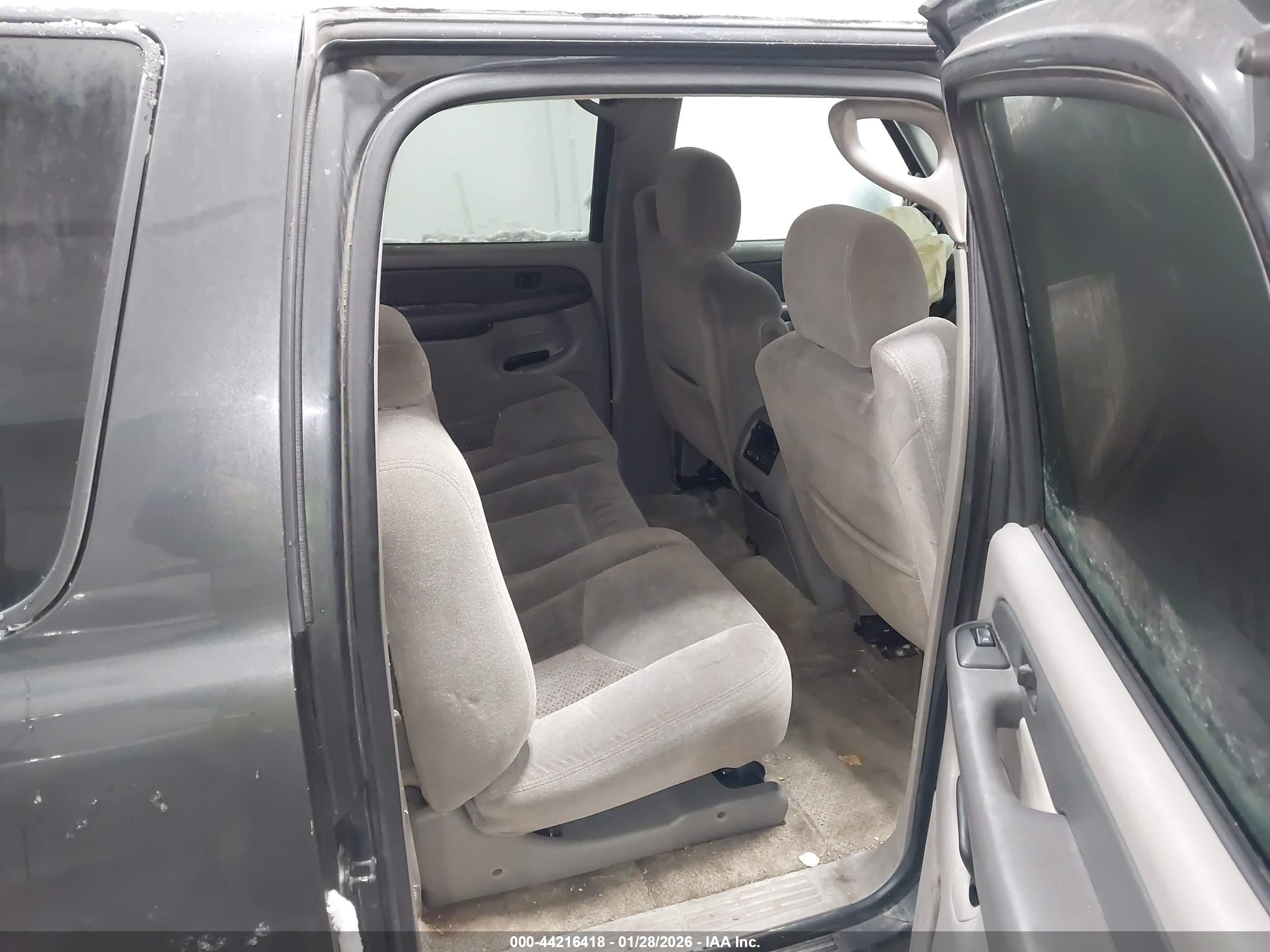 CHEVROLET SUBURBAN image 8