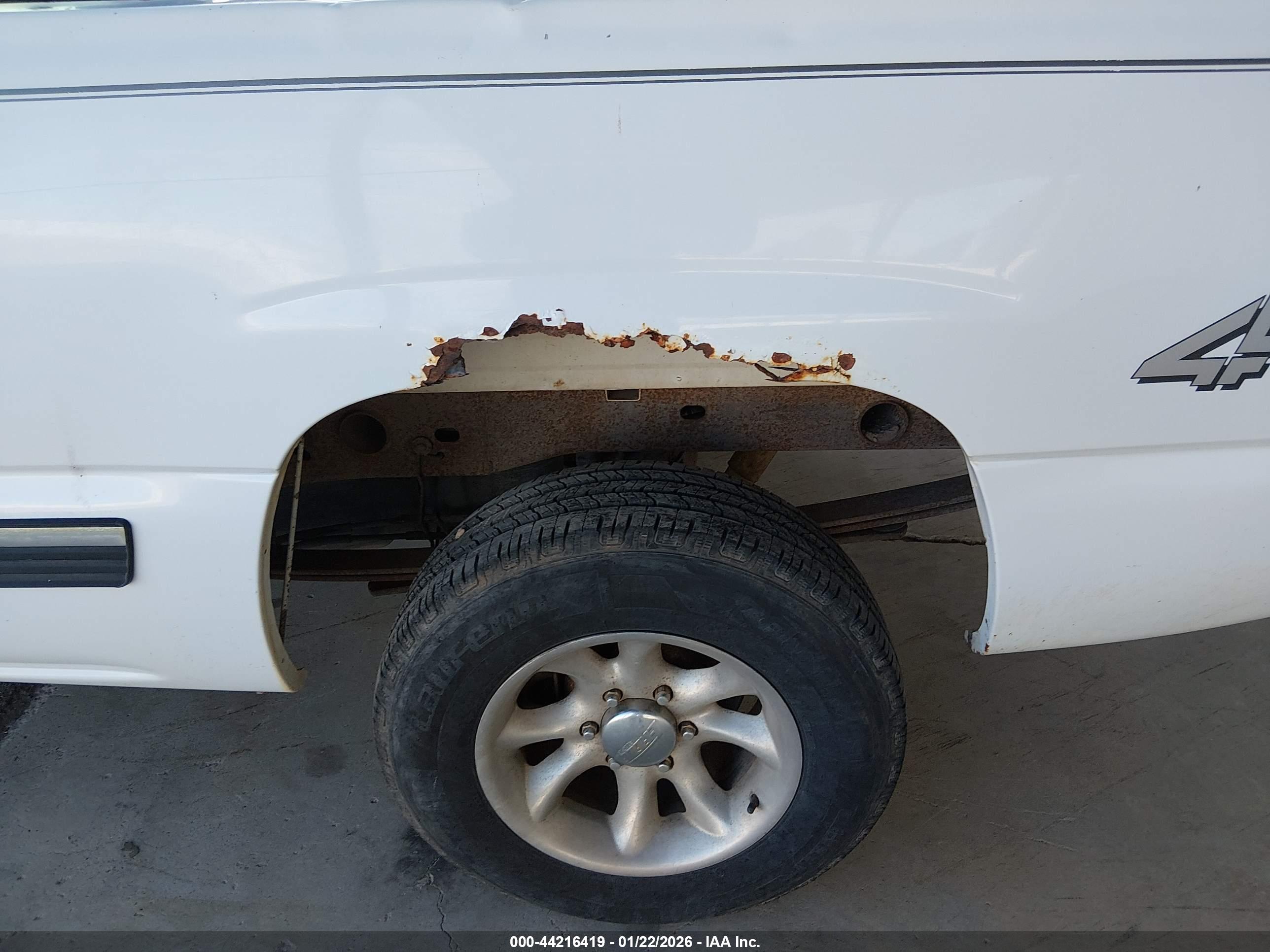 CHEVROLET SILVERADO image 6