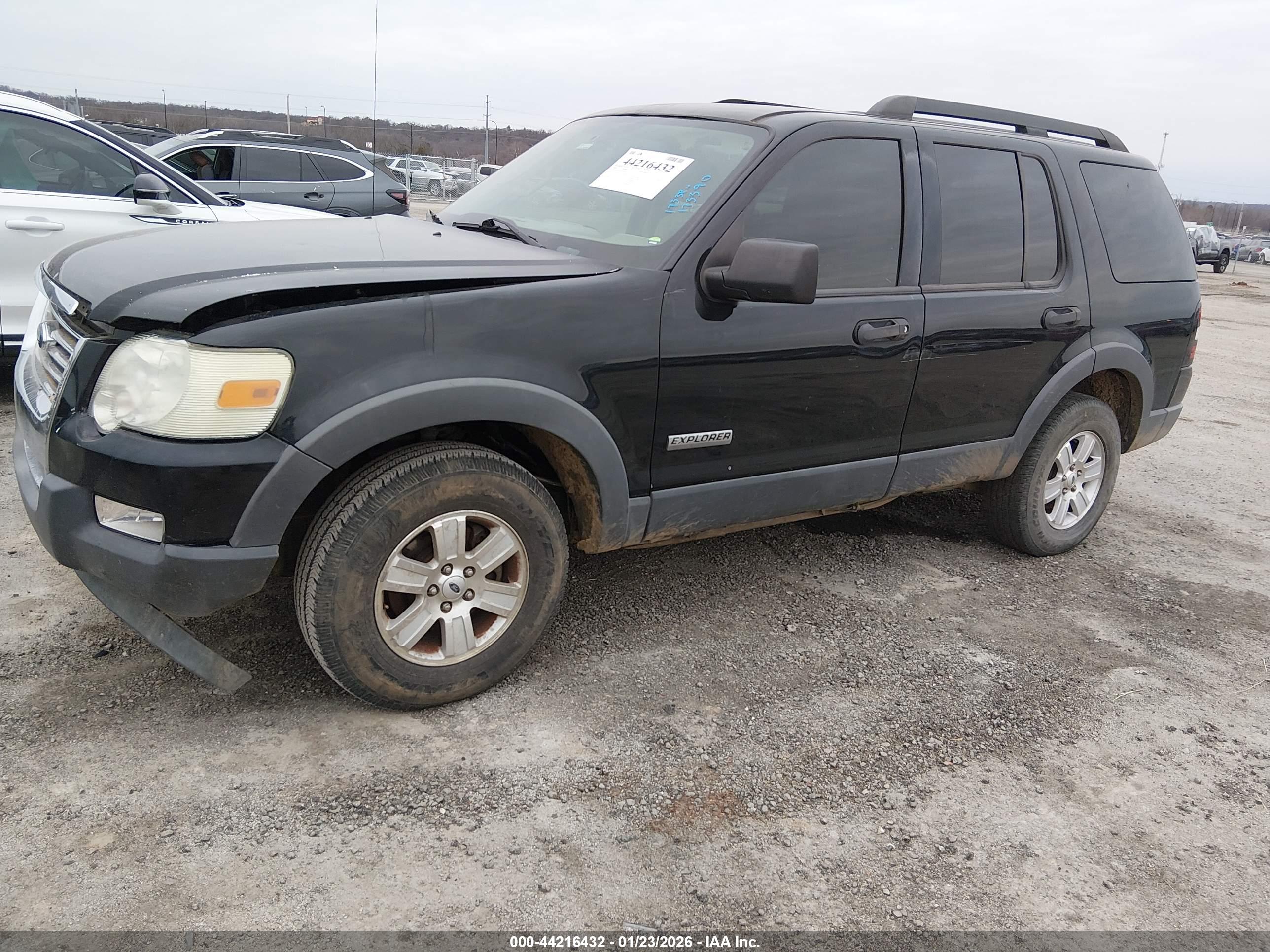 FORD EXPLORER image 2