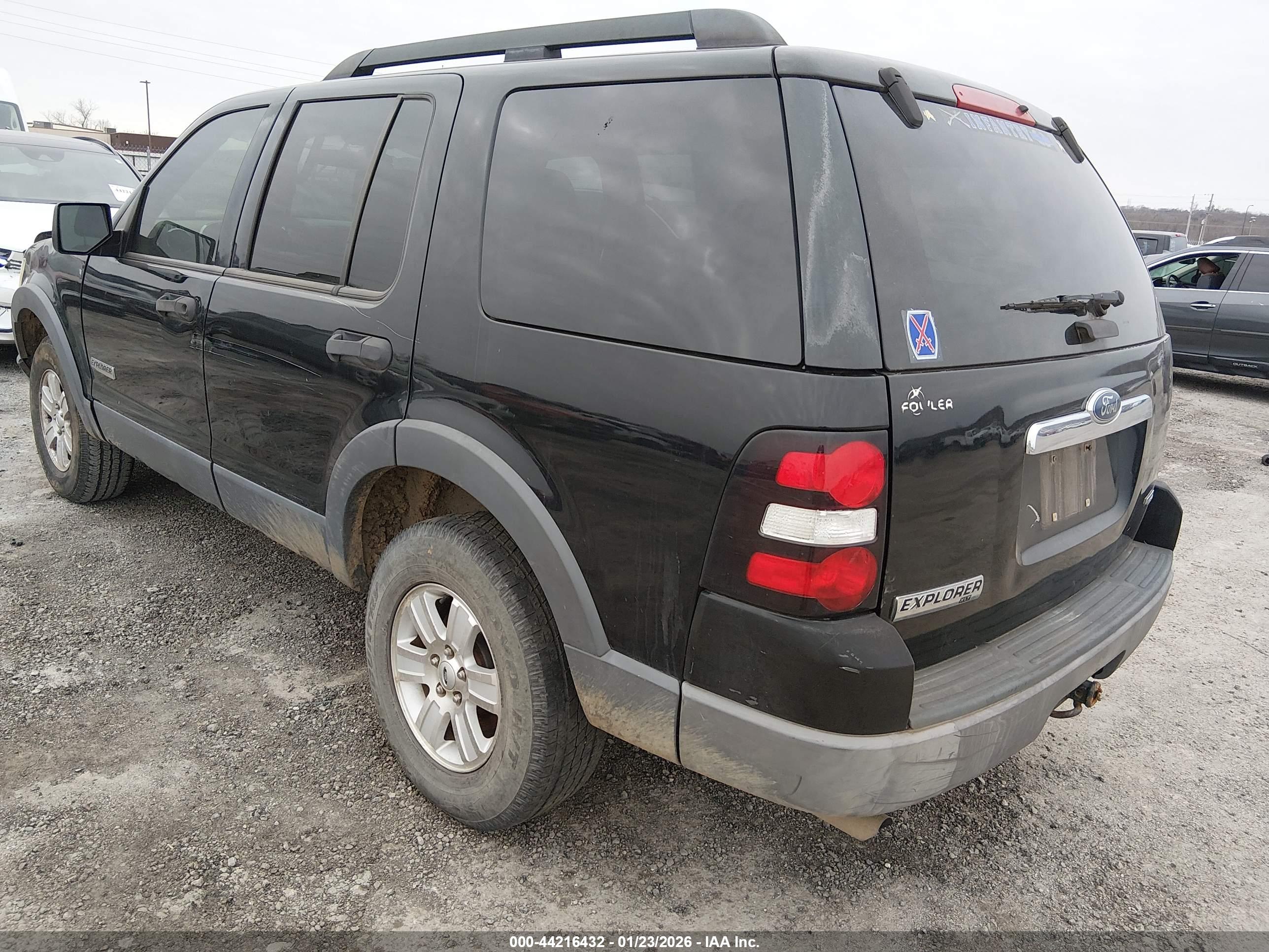 FORD EXPLORER image 3