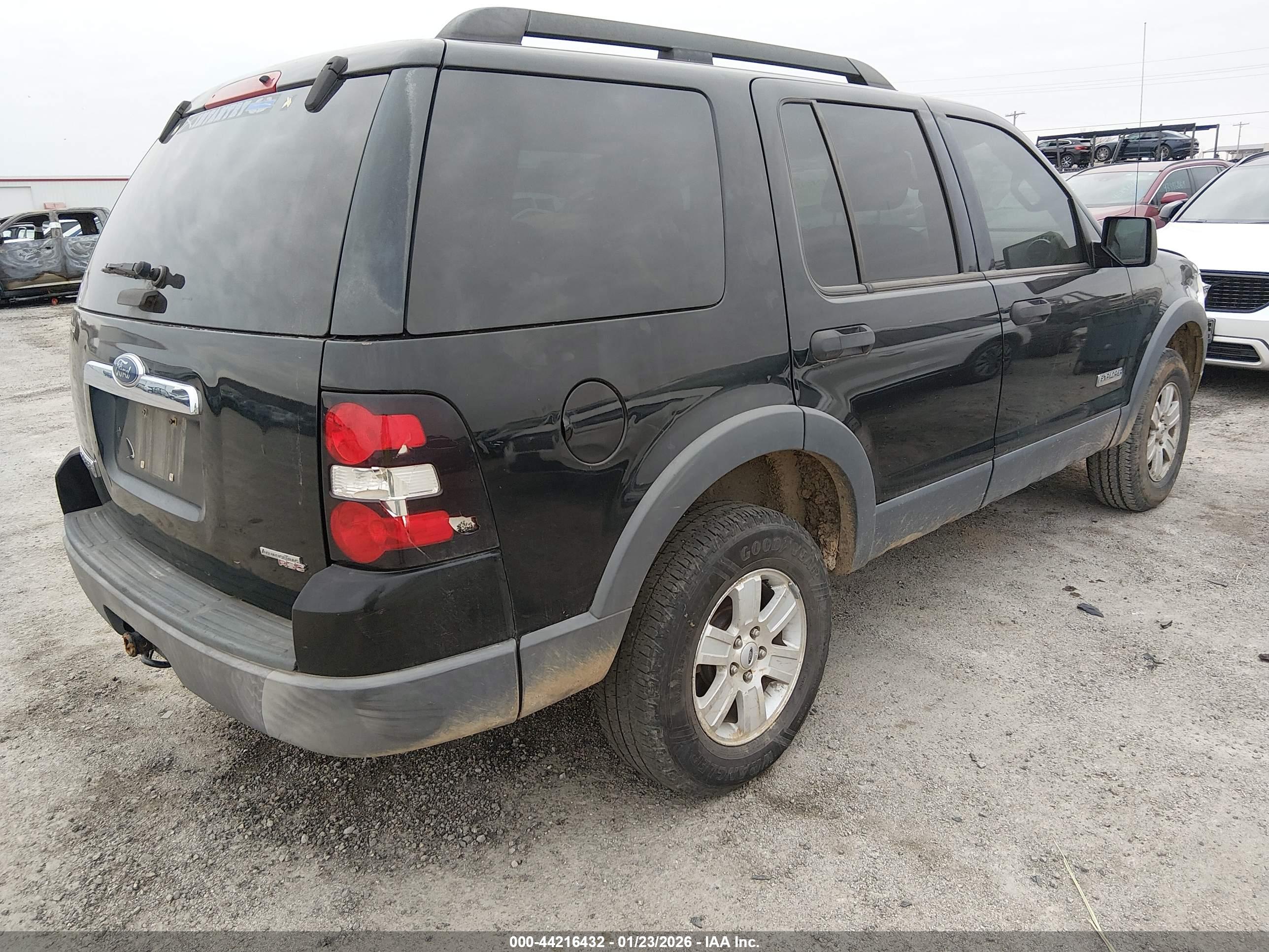 FORD EXPLORER image 4