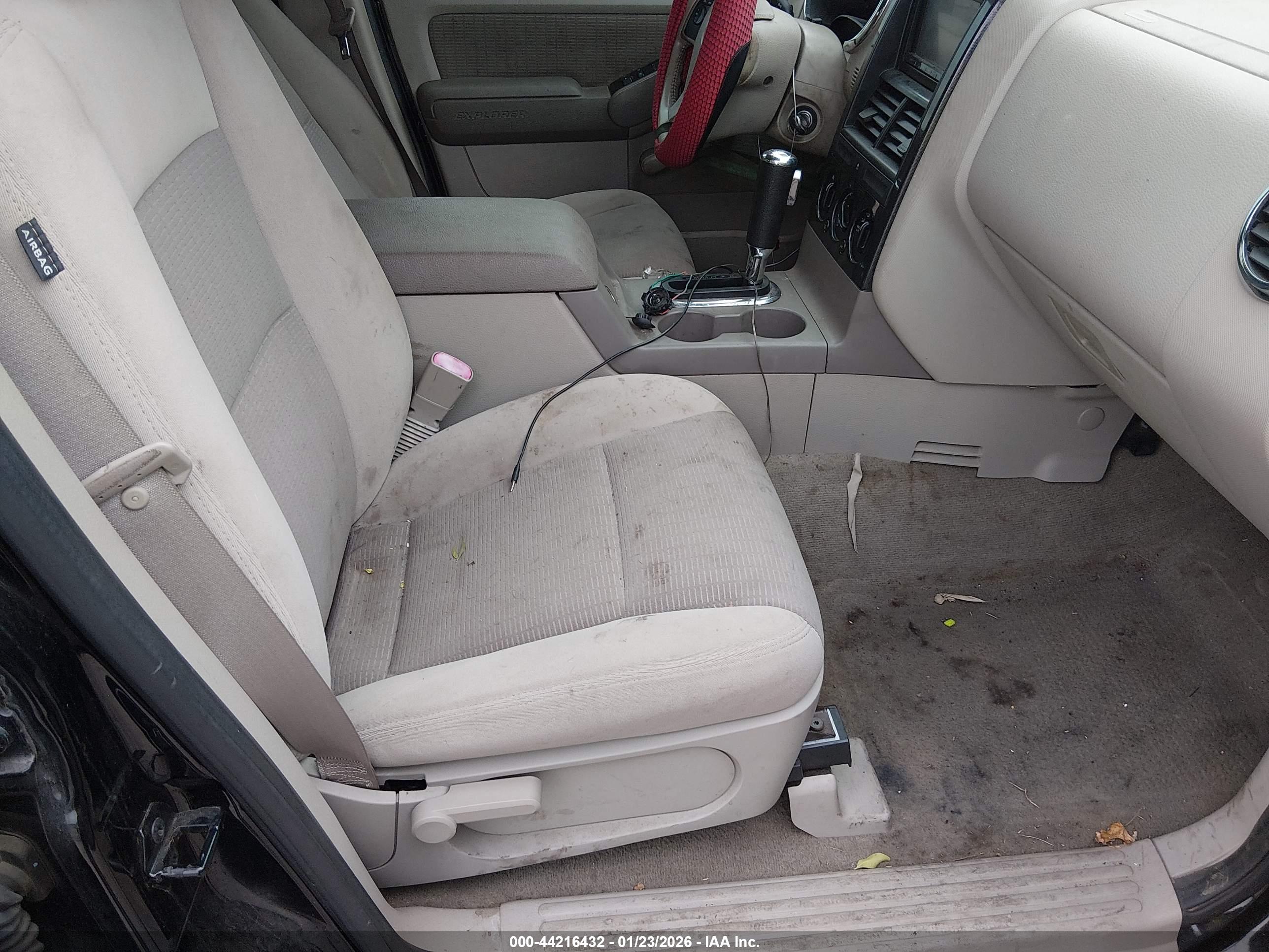 FORD EXPLORER image 5