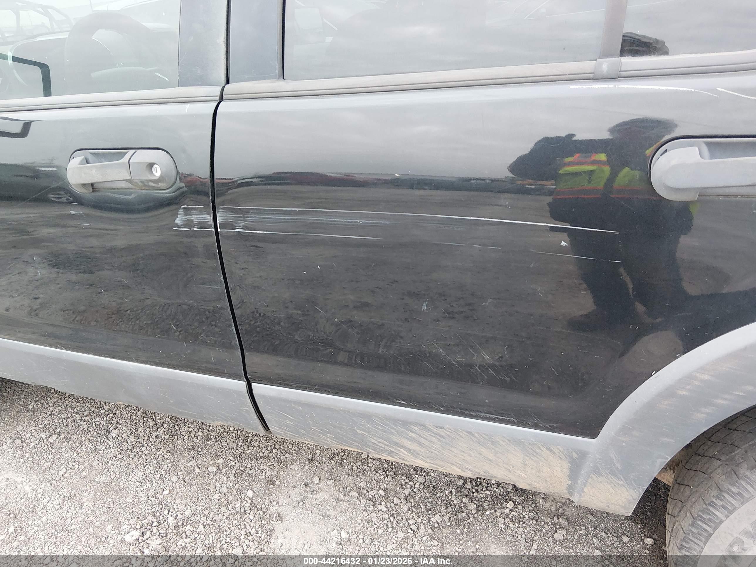 FORD EXPLORER image 6