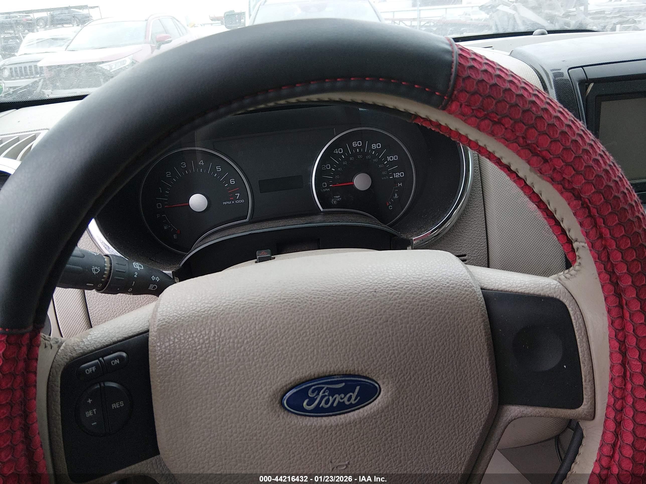 FORD EXPLORER image 7