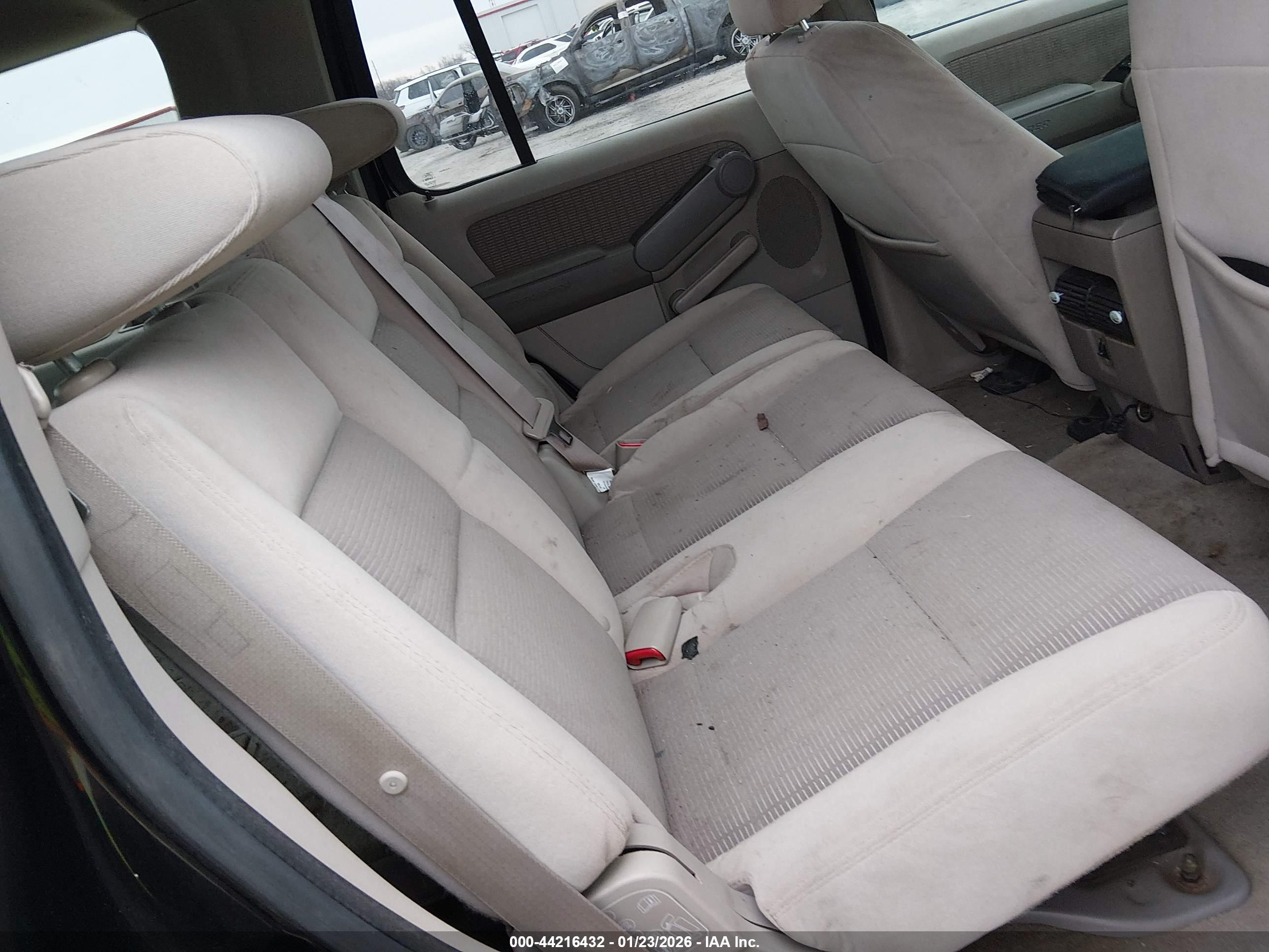 FORD EXPLORER image 8