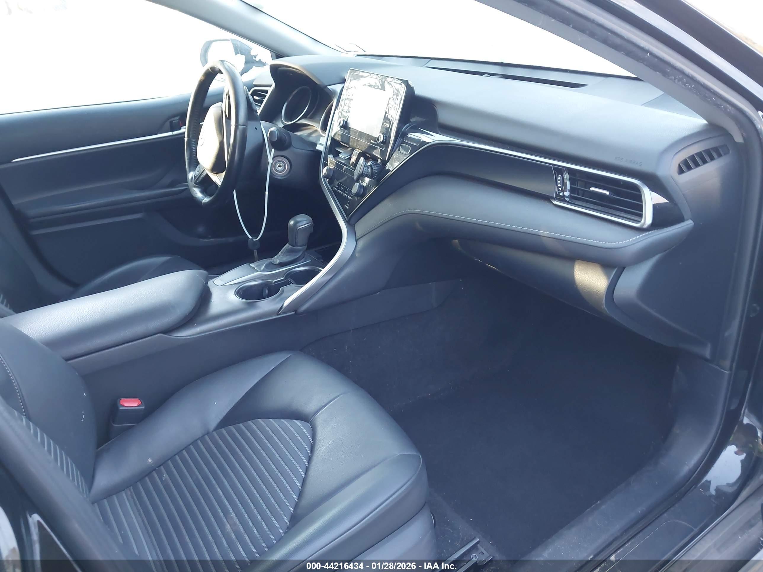 TOYOTA CAMRY image 5
