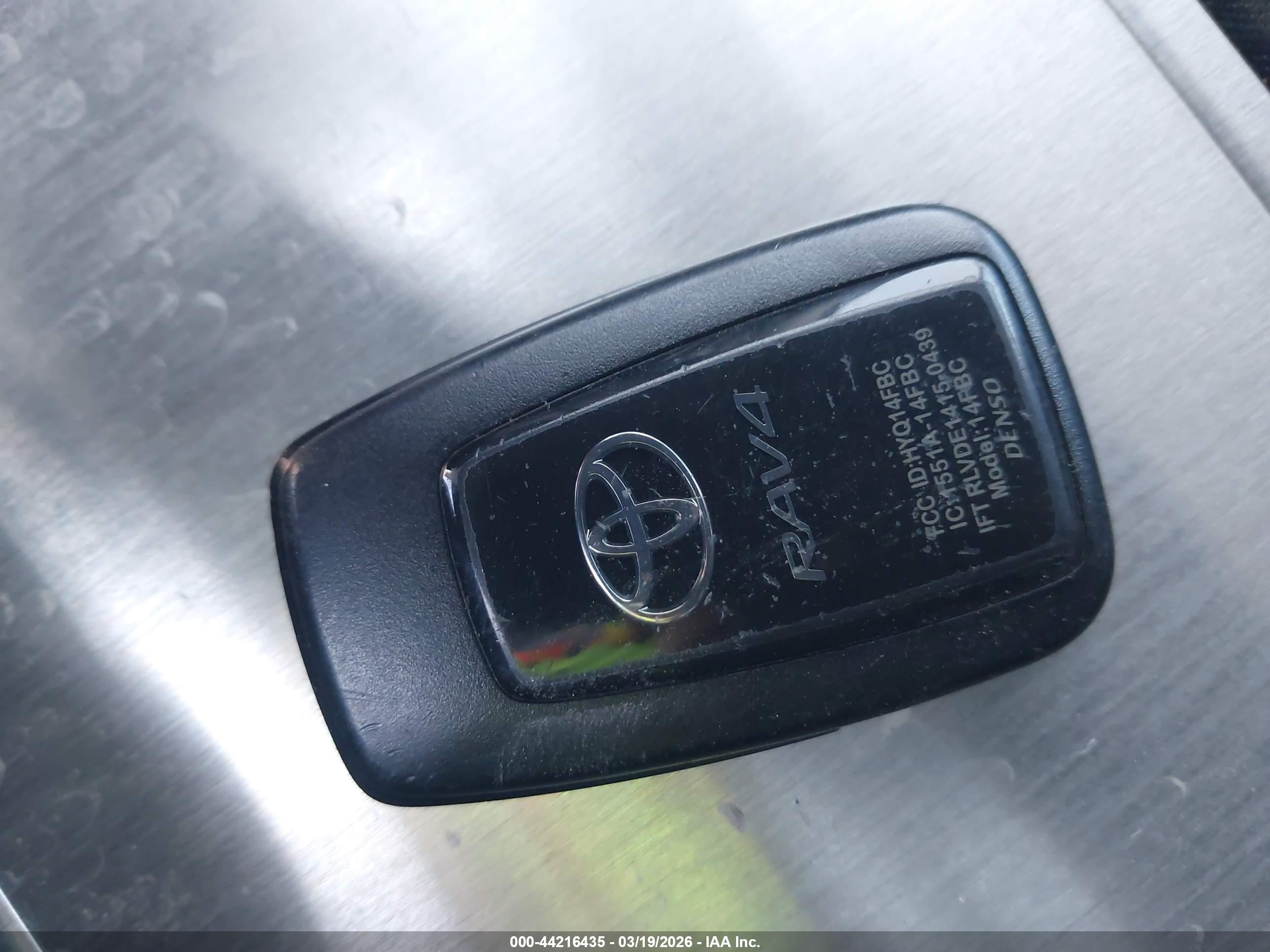 TOYOTA RAV4 image 11