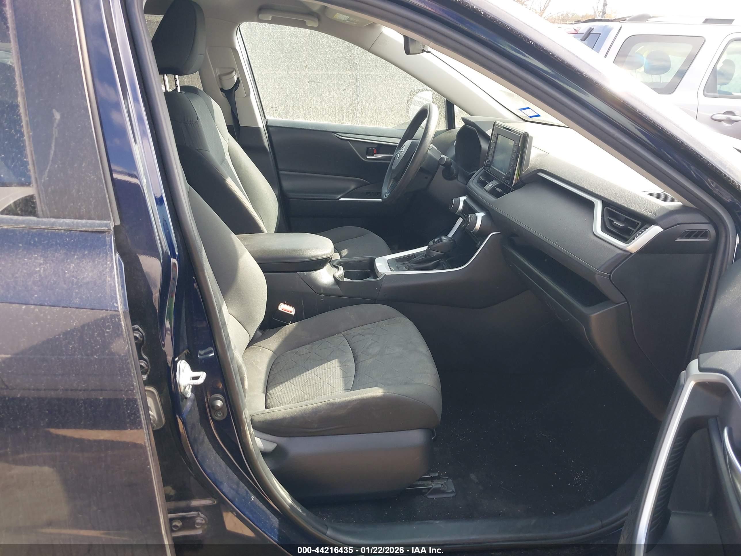 TOYOTA RAV4 image 5