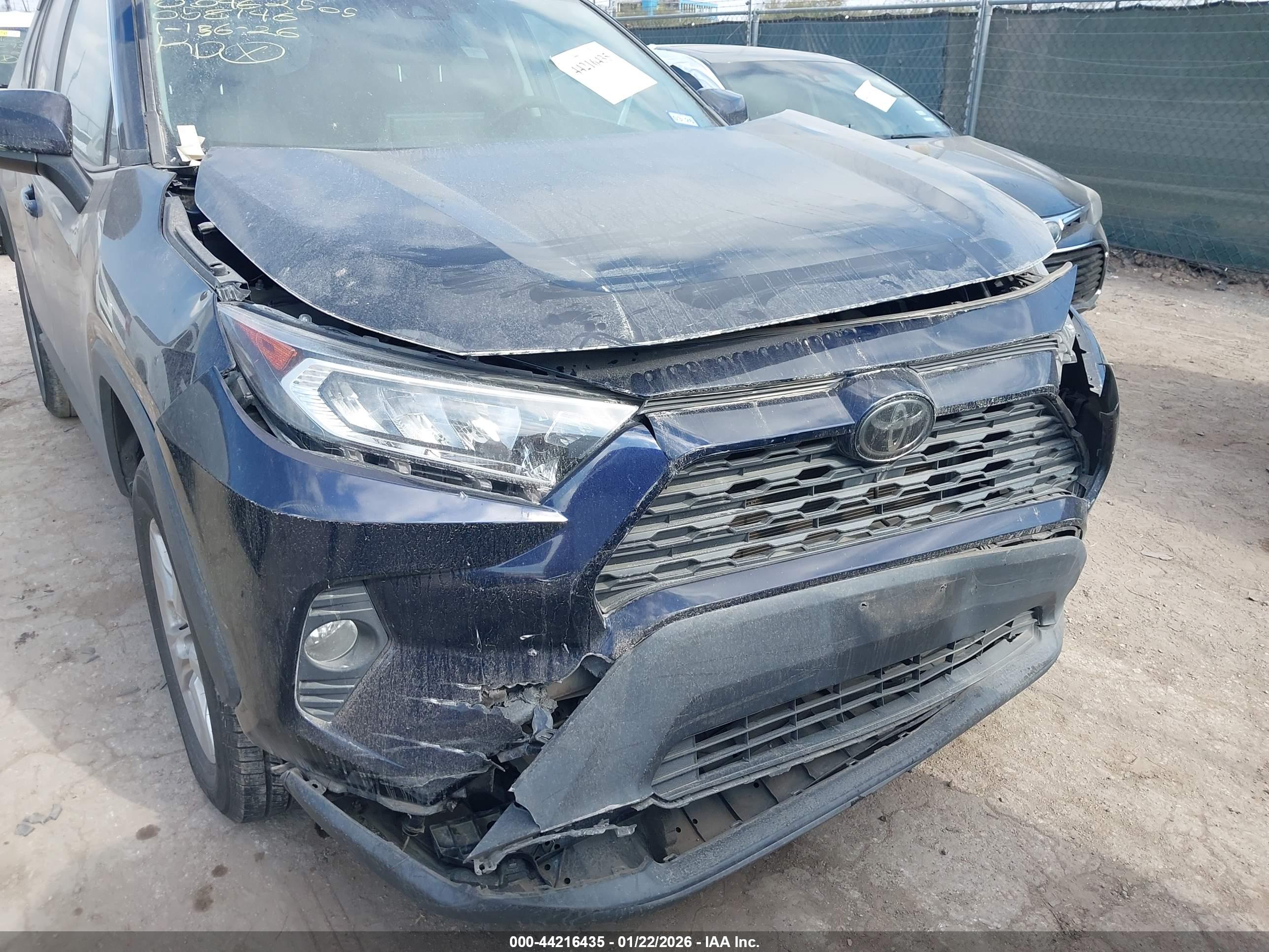 TOYOTA RAV4 image 6