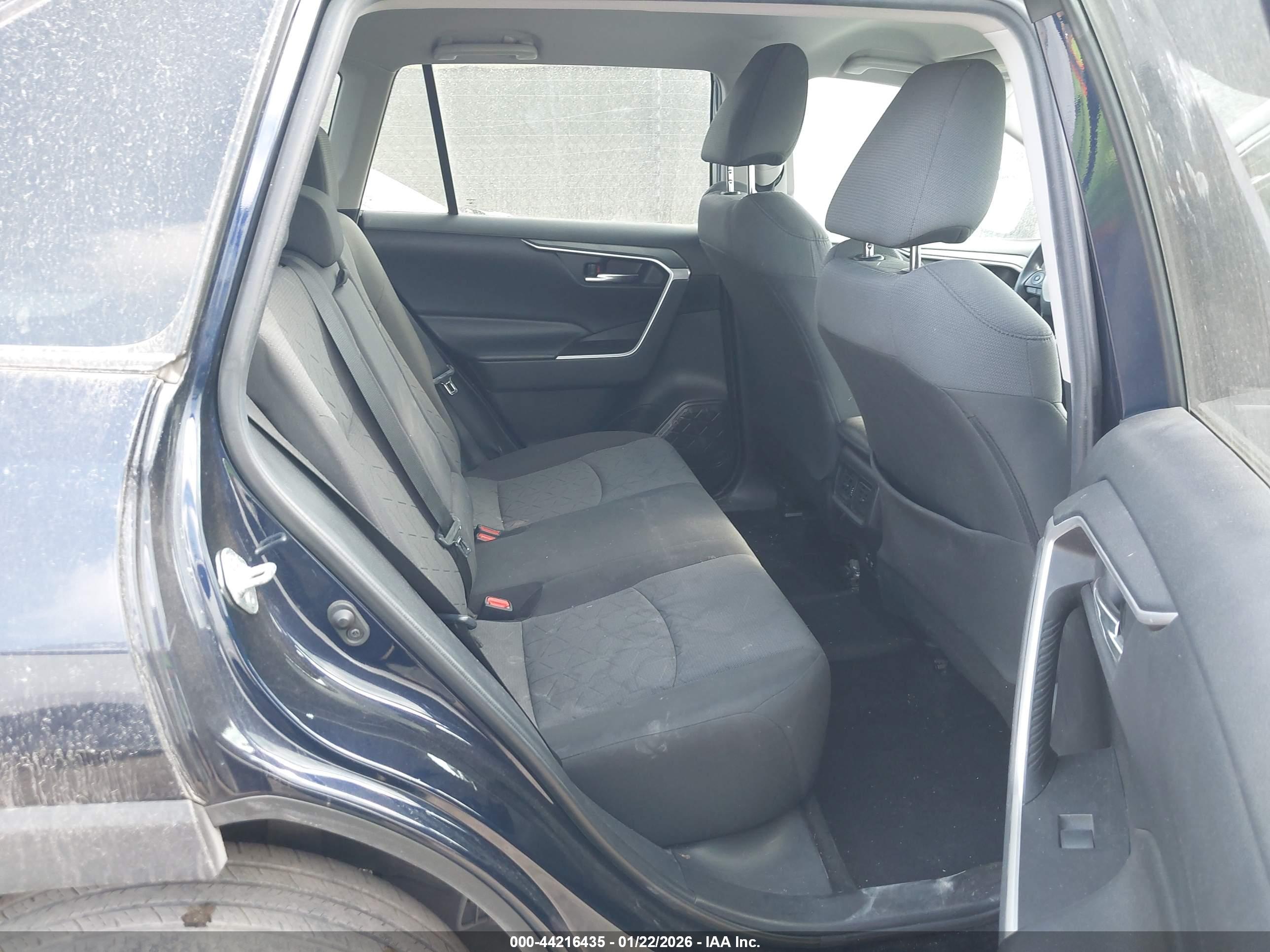 TOYOTA RAV4 image 8
