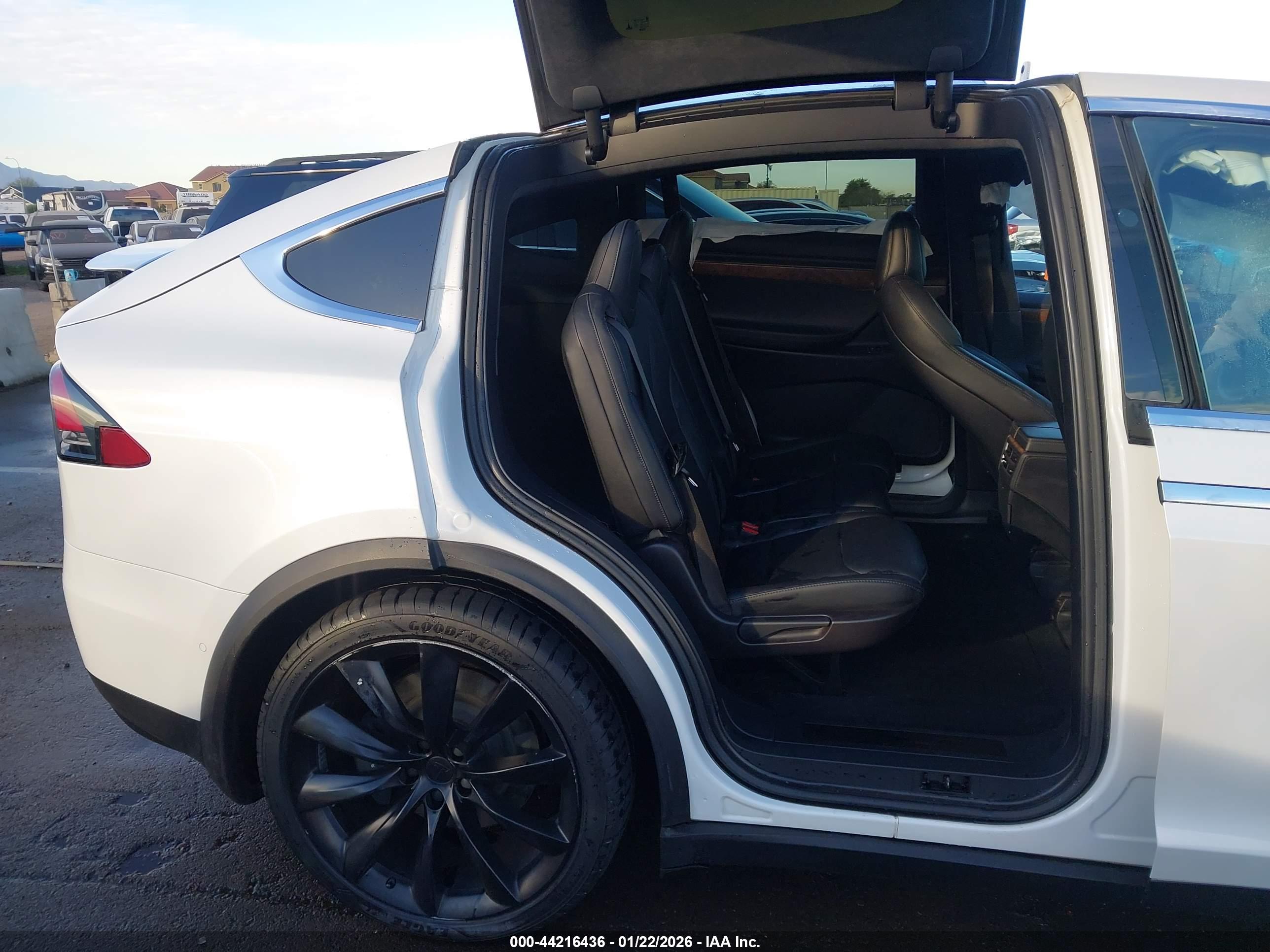 TESLA MODEL image 8