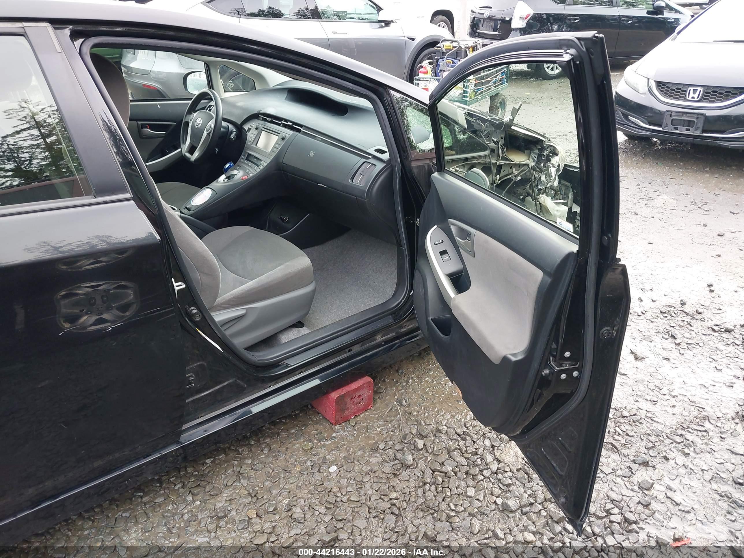 TOYOTA PRIUS image 5