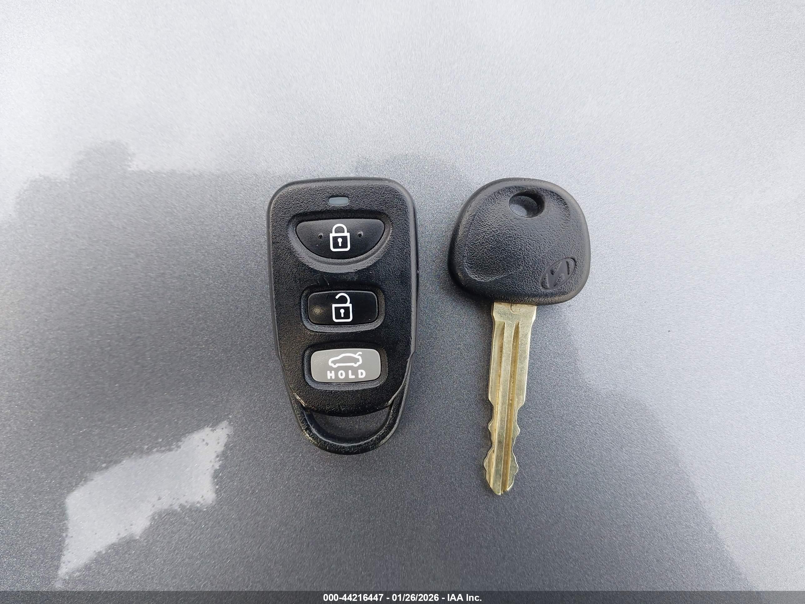 HYUNDAI ELANTRA image 11