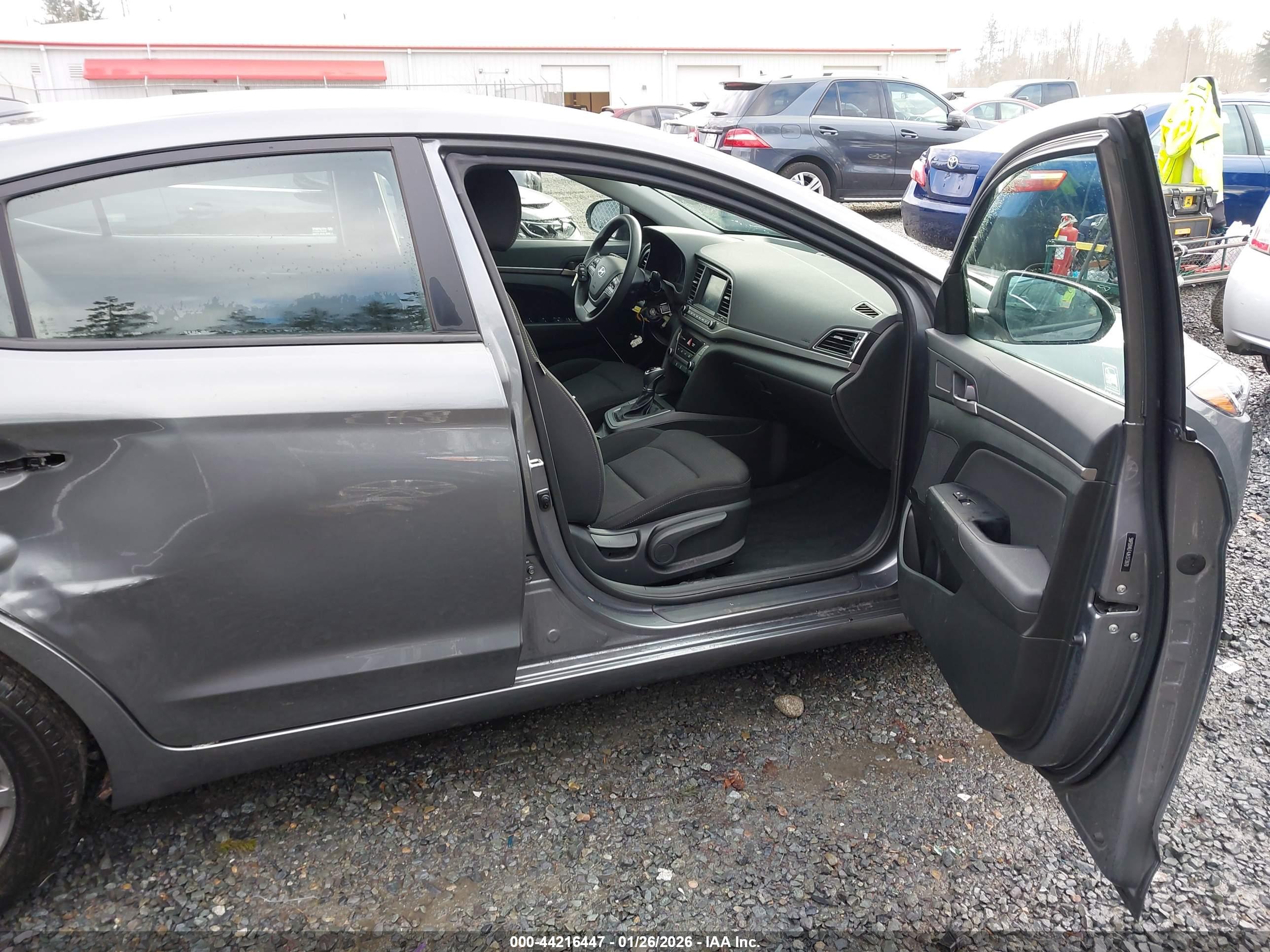 HYUNDAI ELANTRA image 5