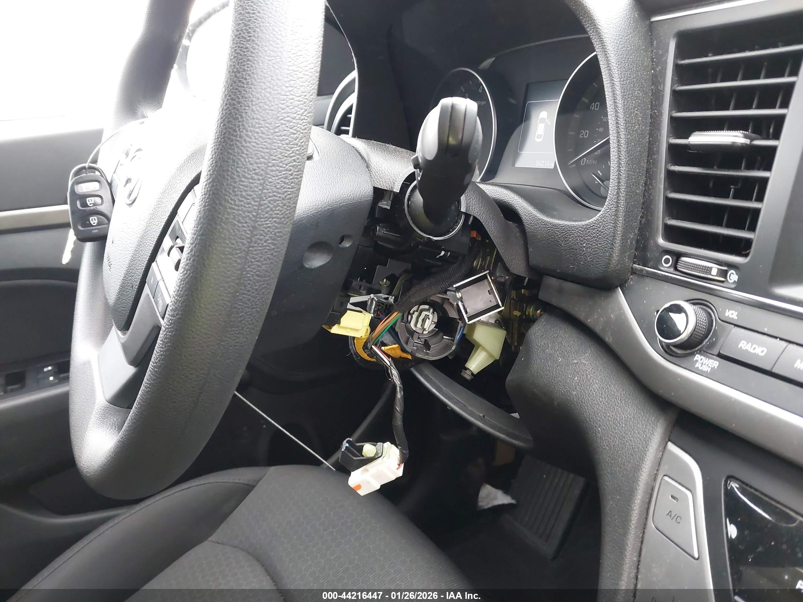HYUNDAI ELANTRA image 6