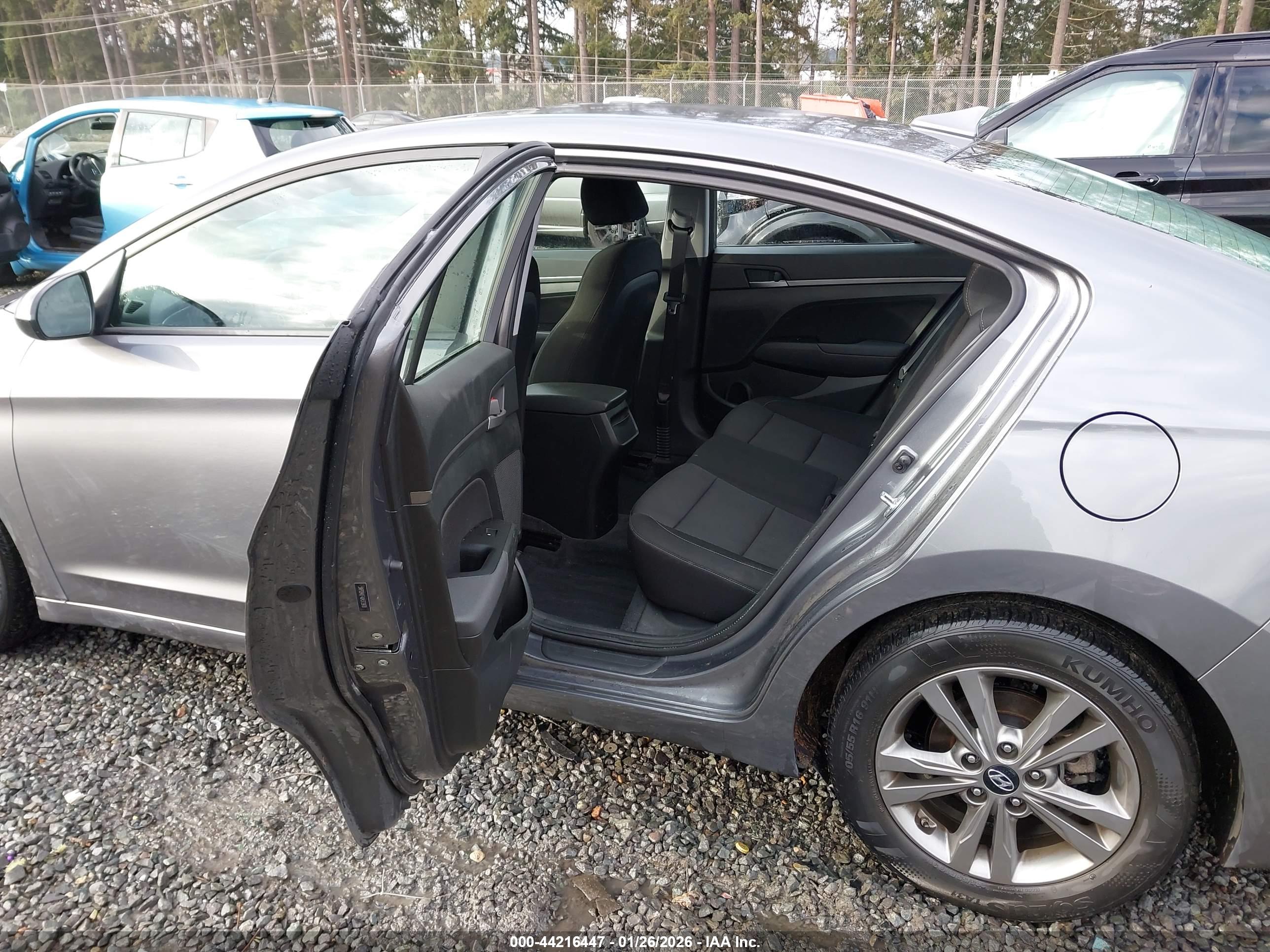 HYUNDAI ELANTRA image 8