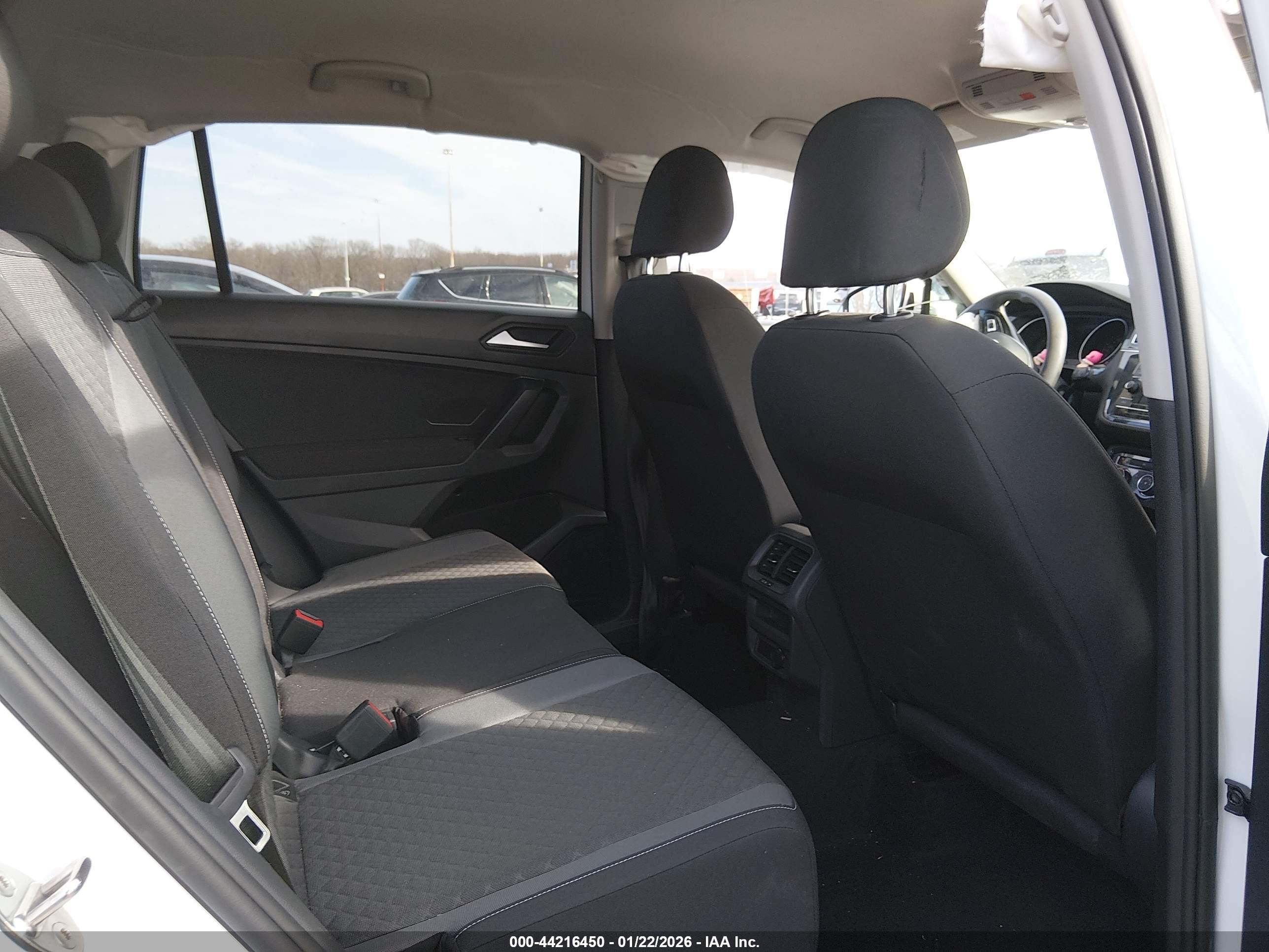 VOLKSWAGEN TIGUAN image 8