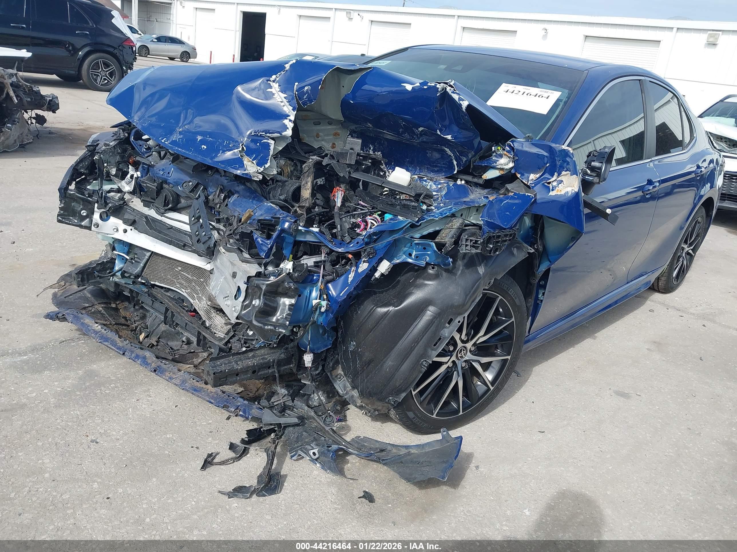 TOYOTA CAMRY image 2