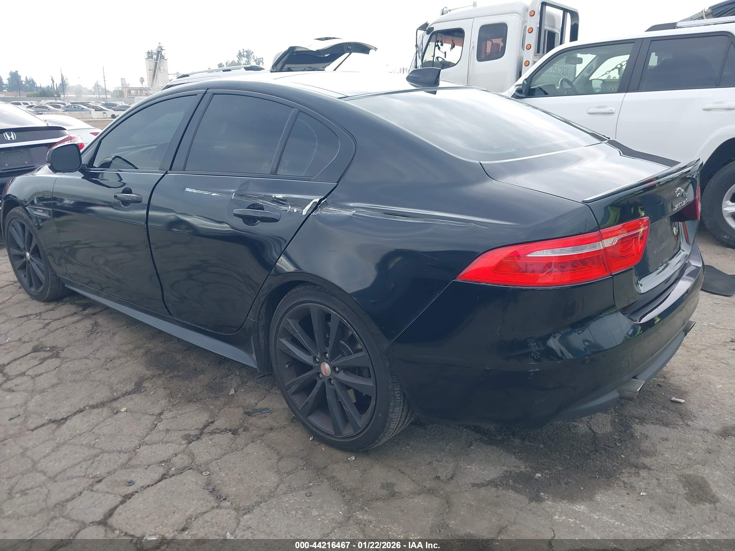 JAGUAR XE image 3