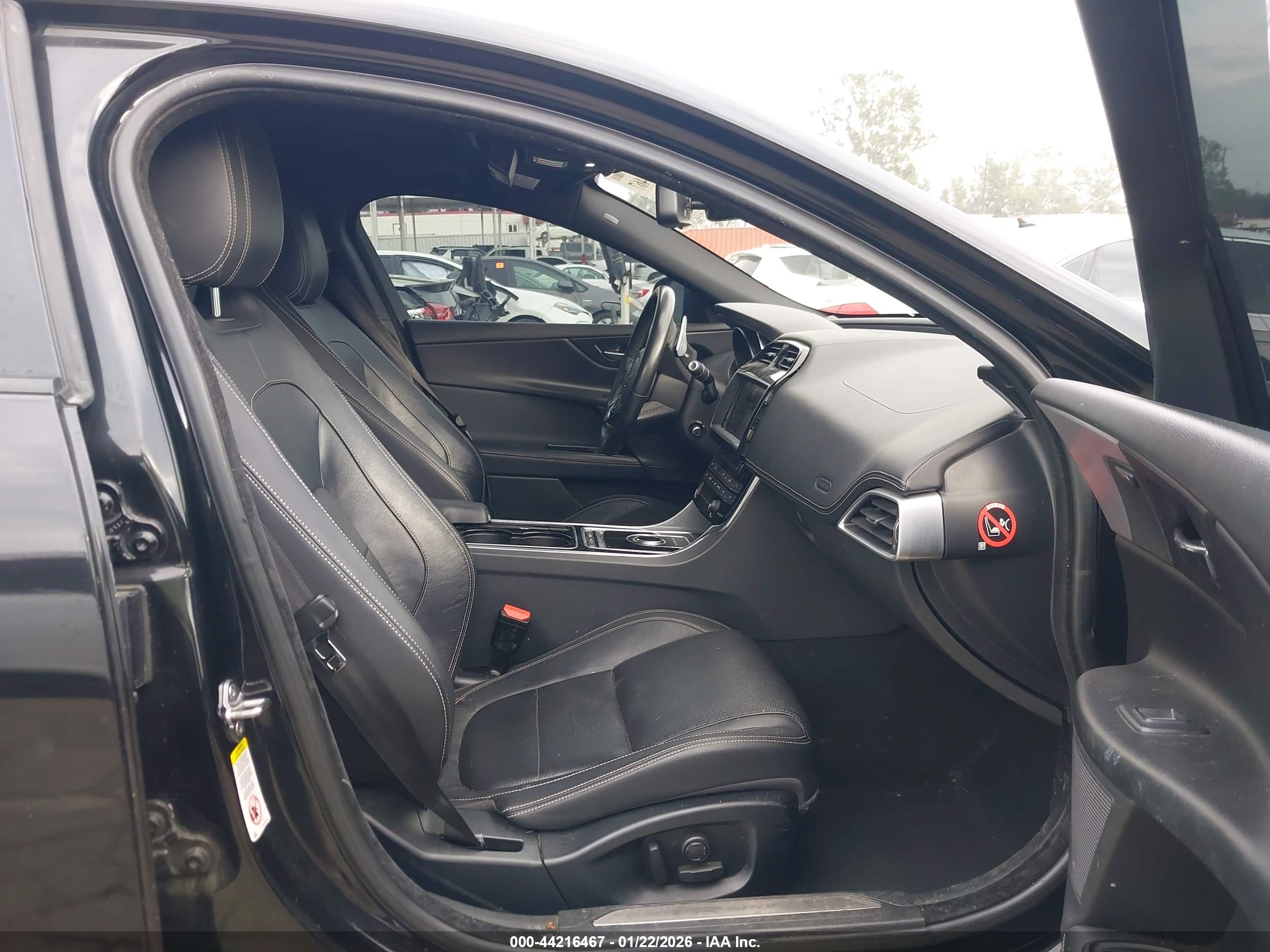 JAGUAR XE image 5