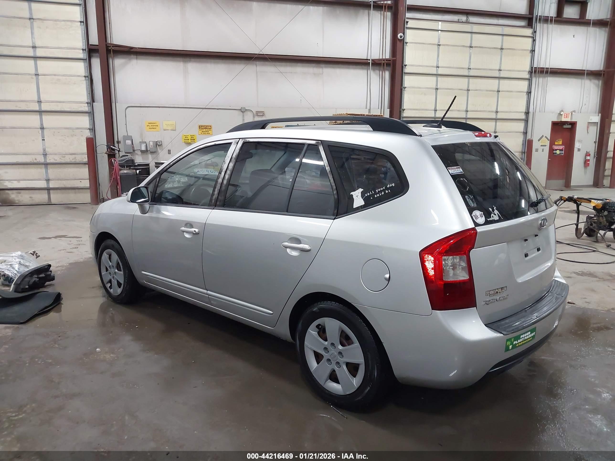 KIA RONDO image 3