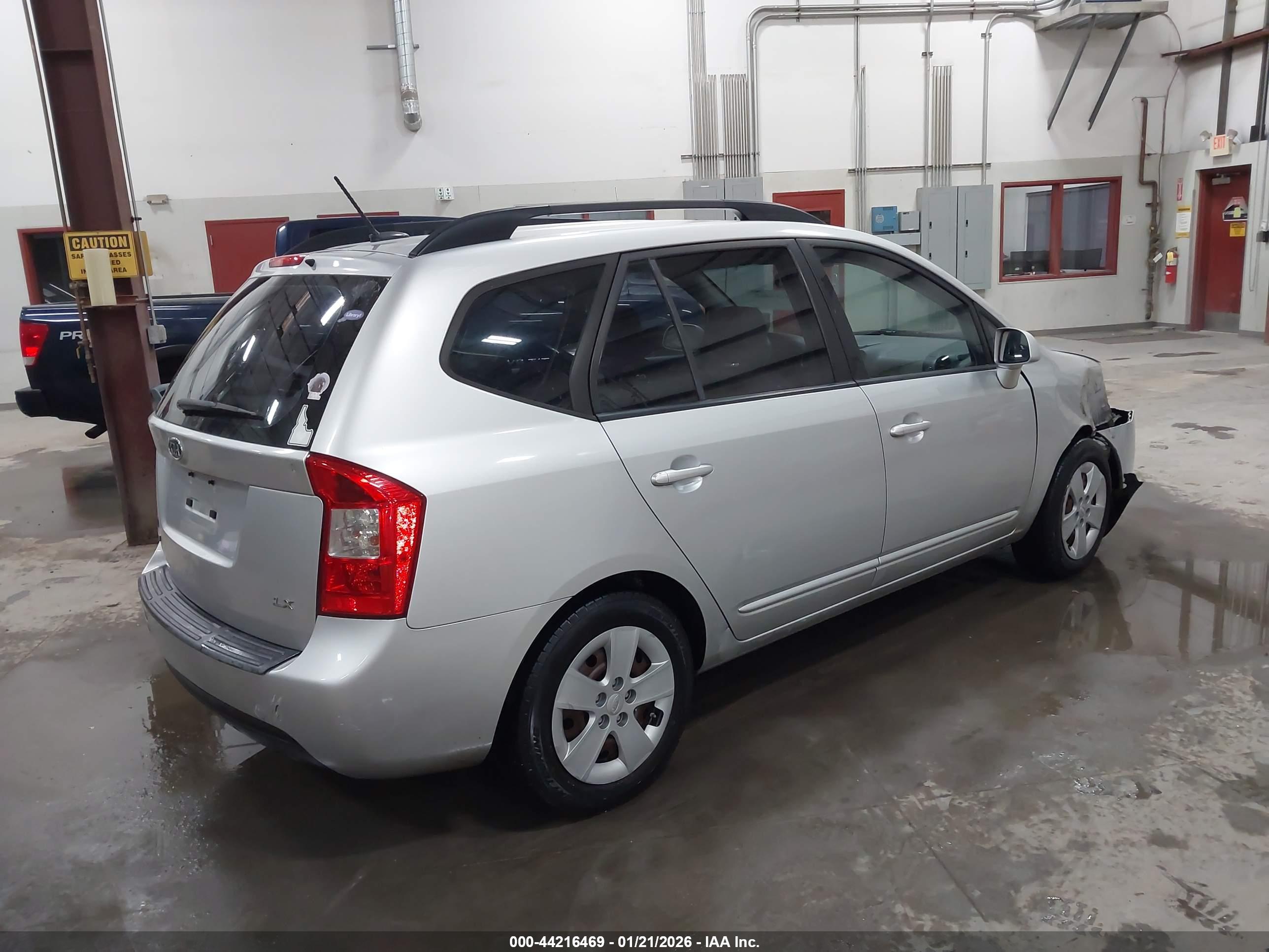 KIA RONDO image 4