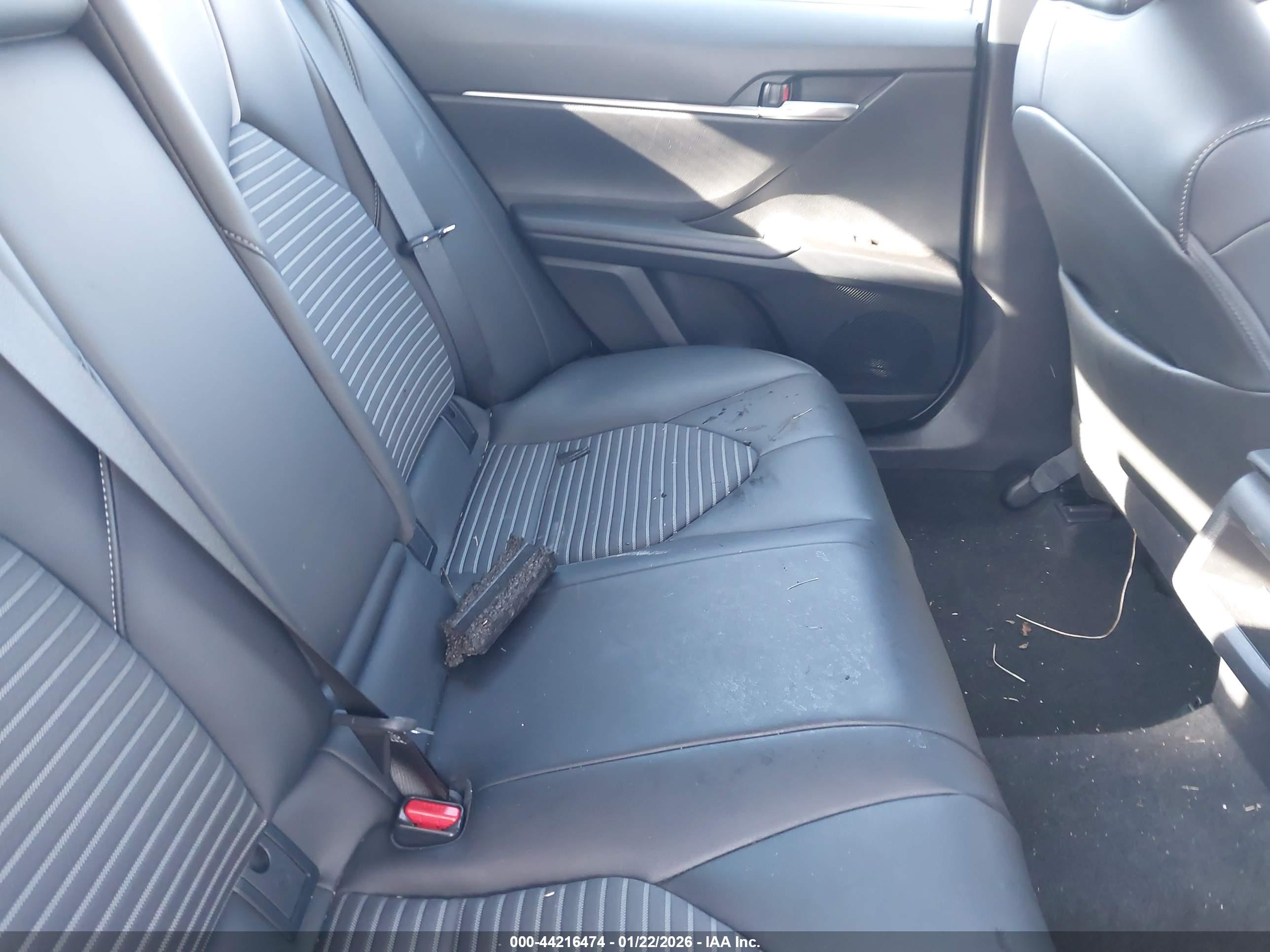 TOYOTA CAMRY image 8