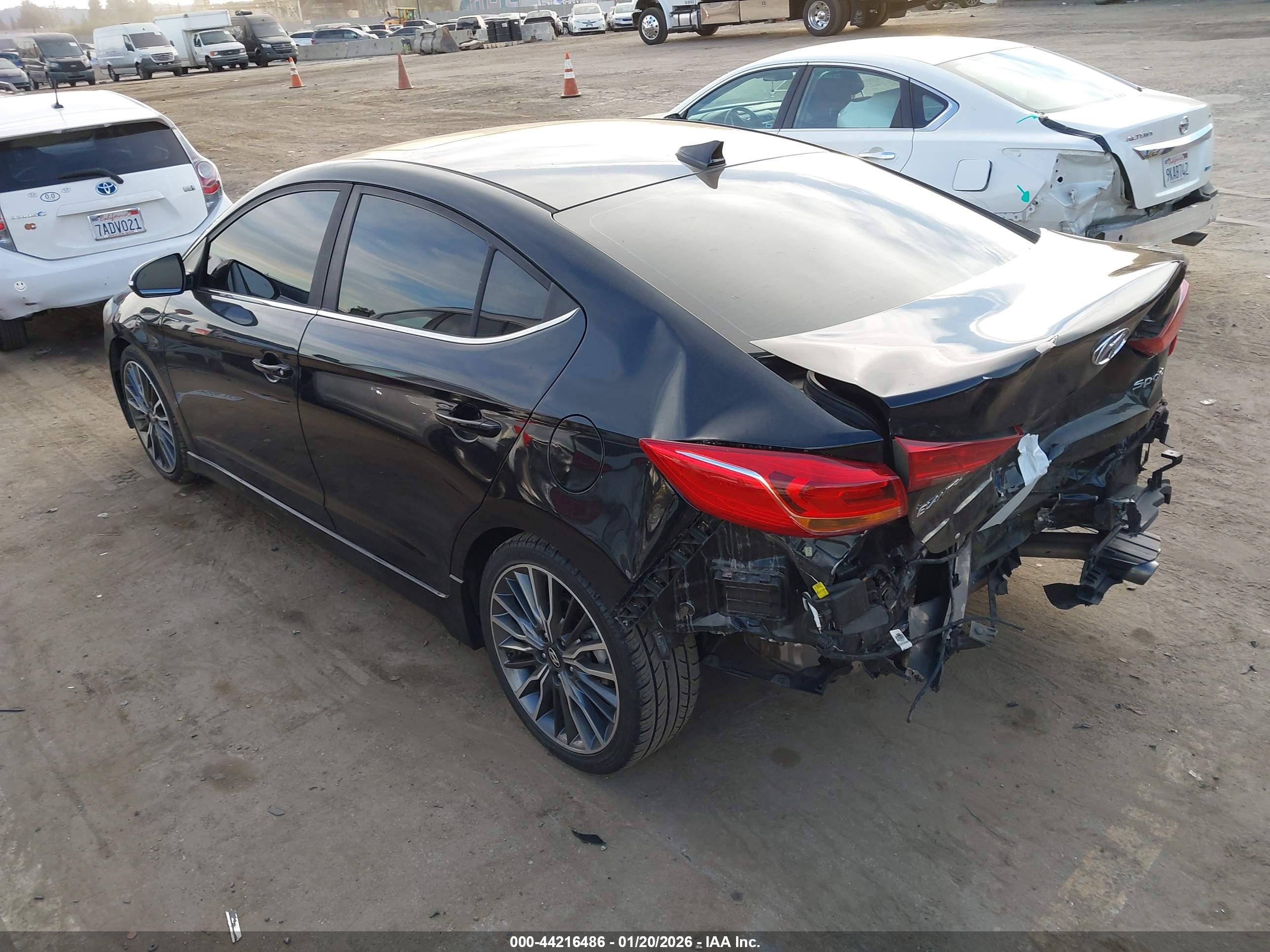 HYUNDAI ELANTRA image 3