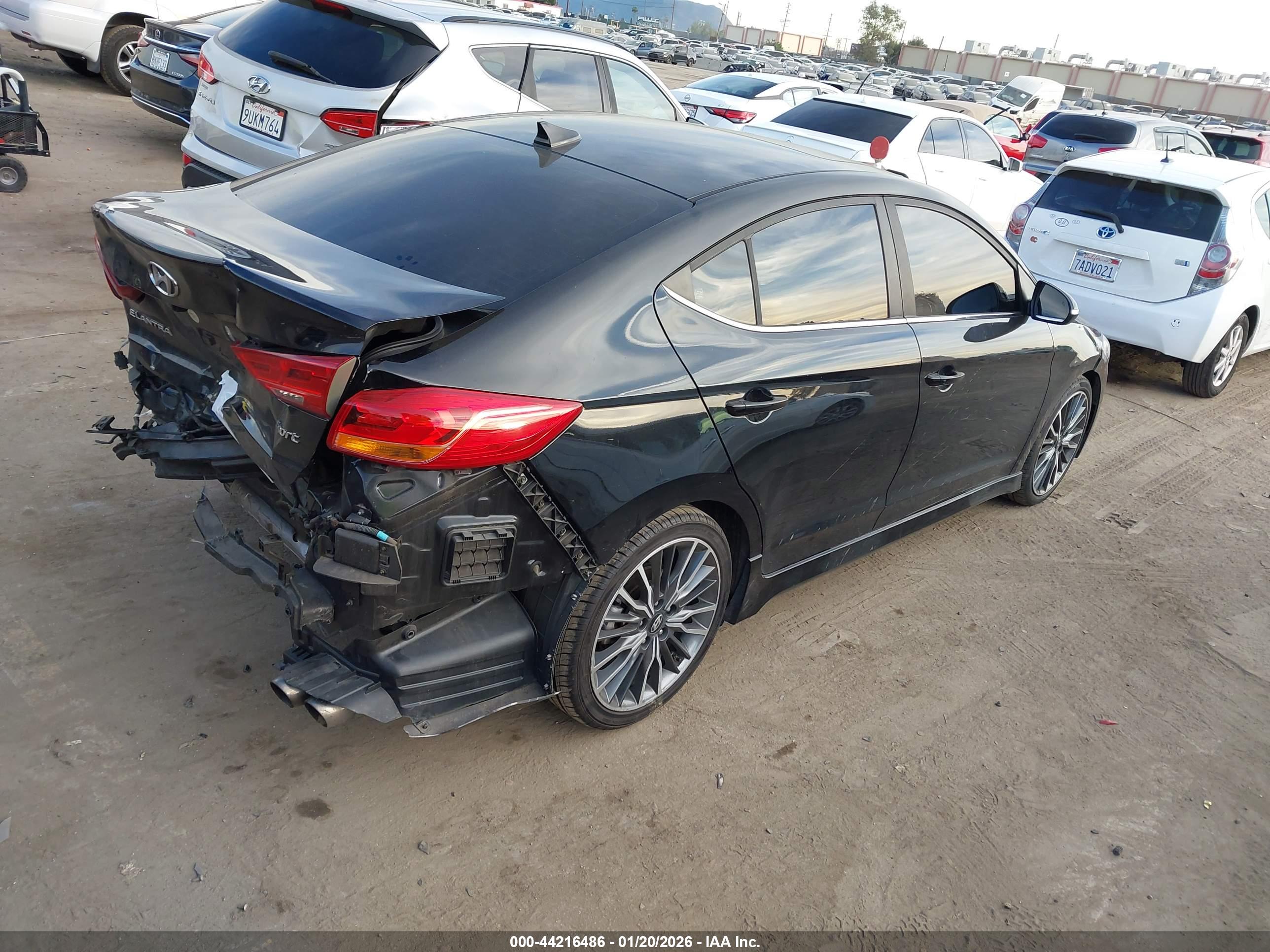 HYUNDAI ELANTRA image 4