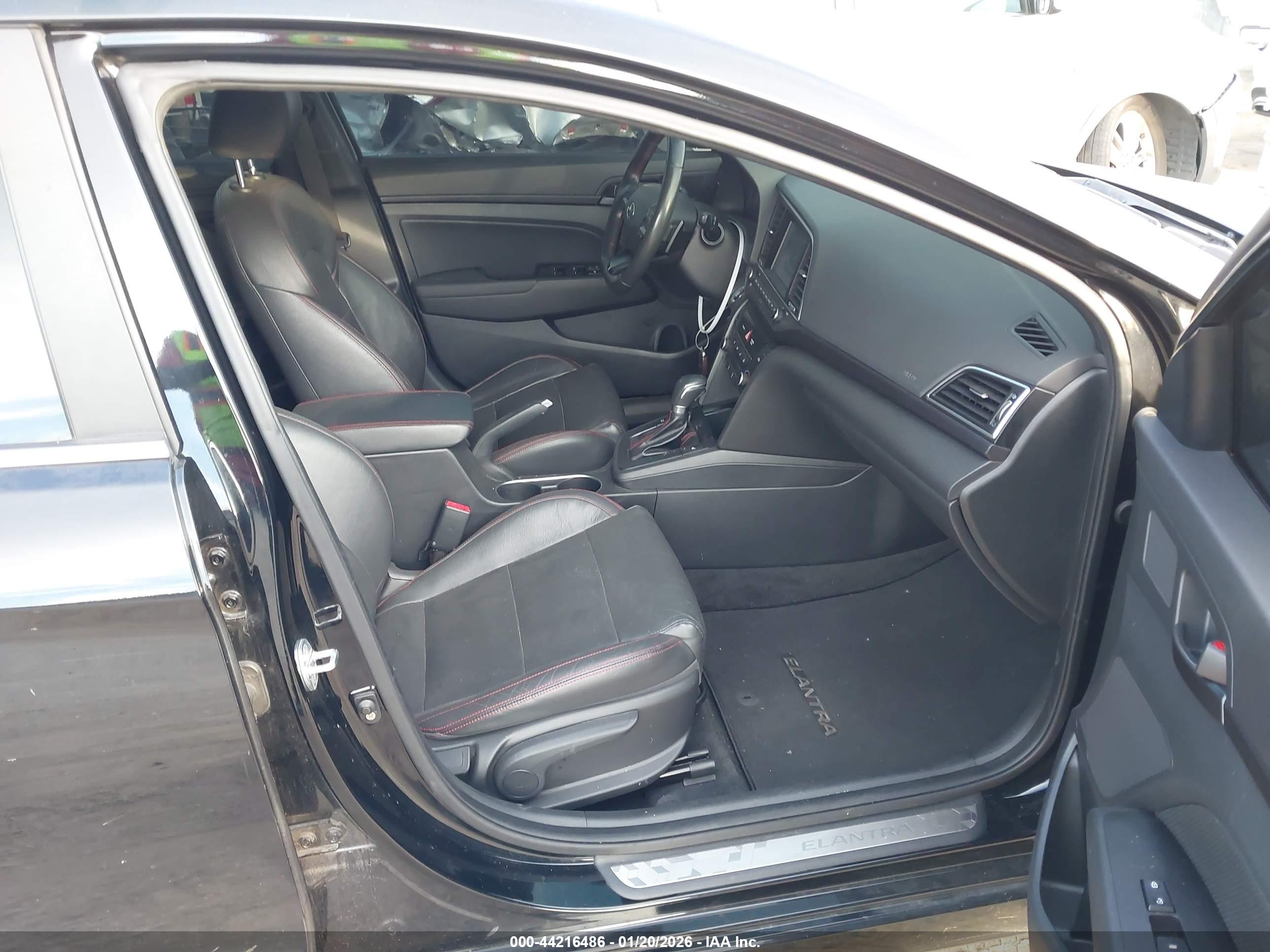 HYUNDAI ELANTRA image 5