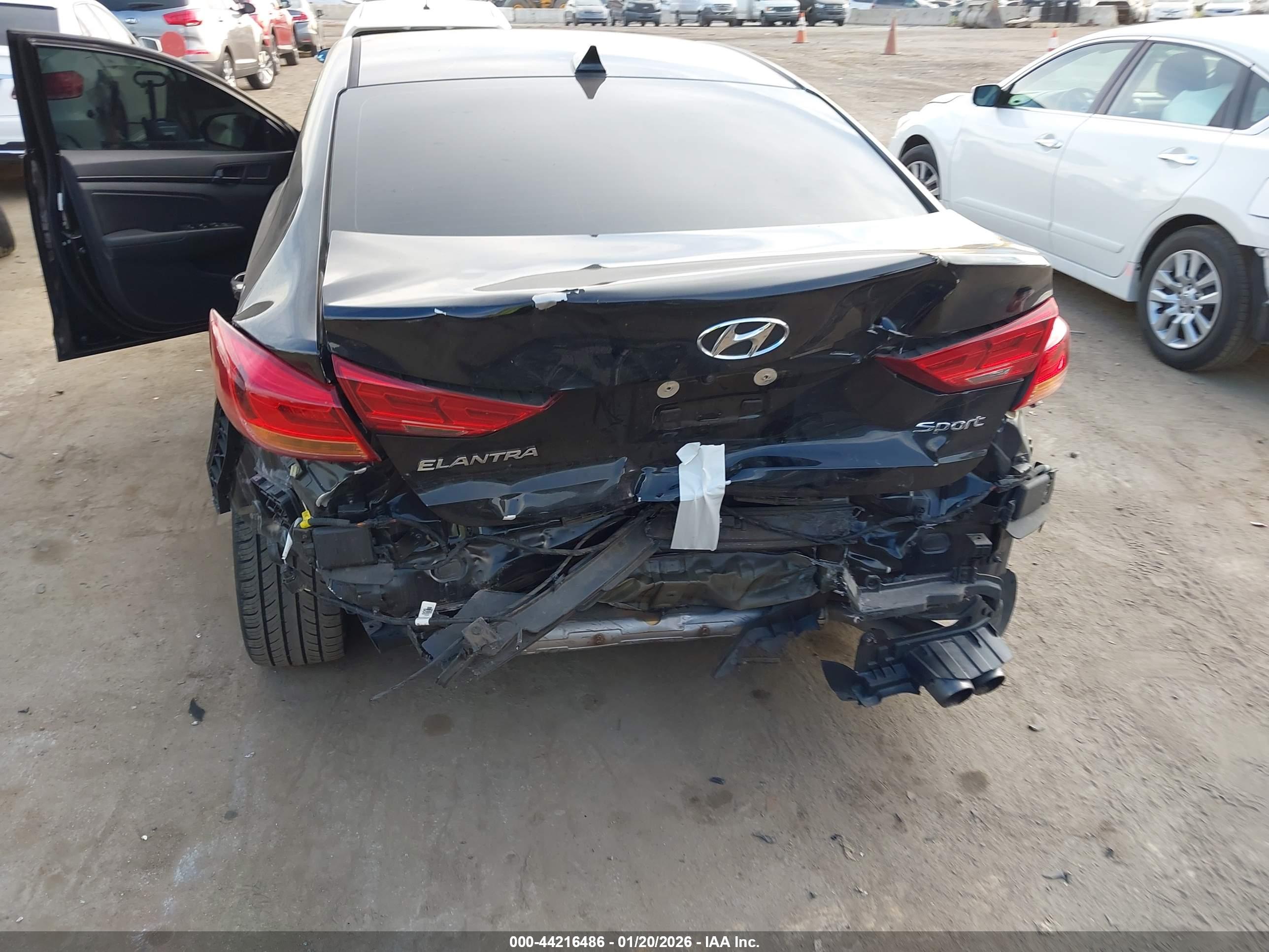 HYUNDAI ELANTRA image 6
