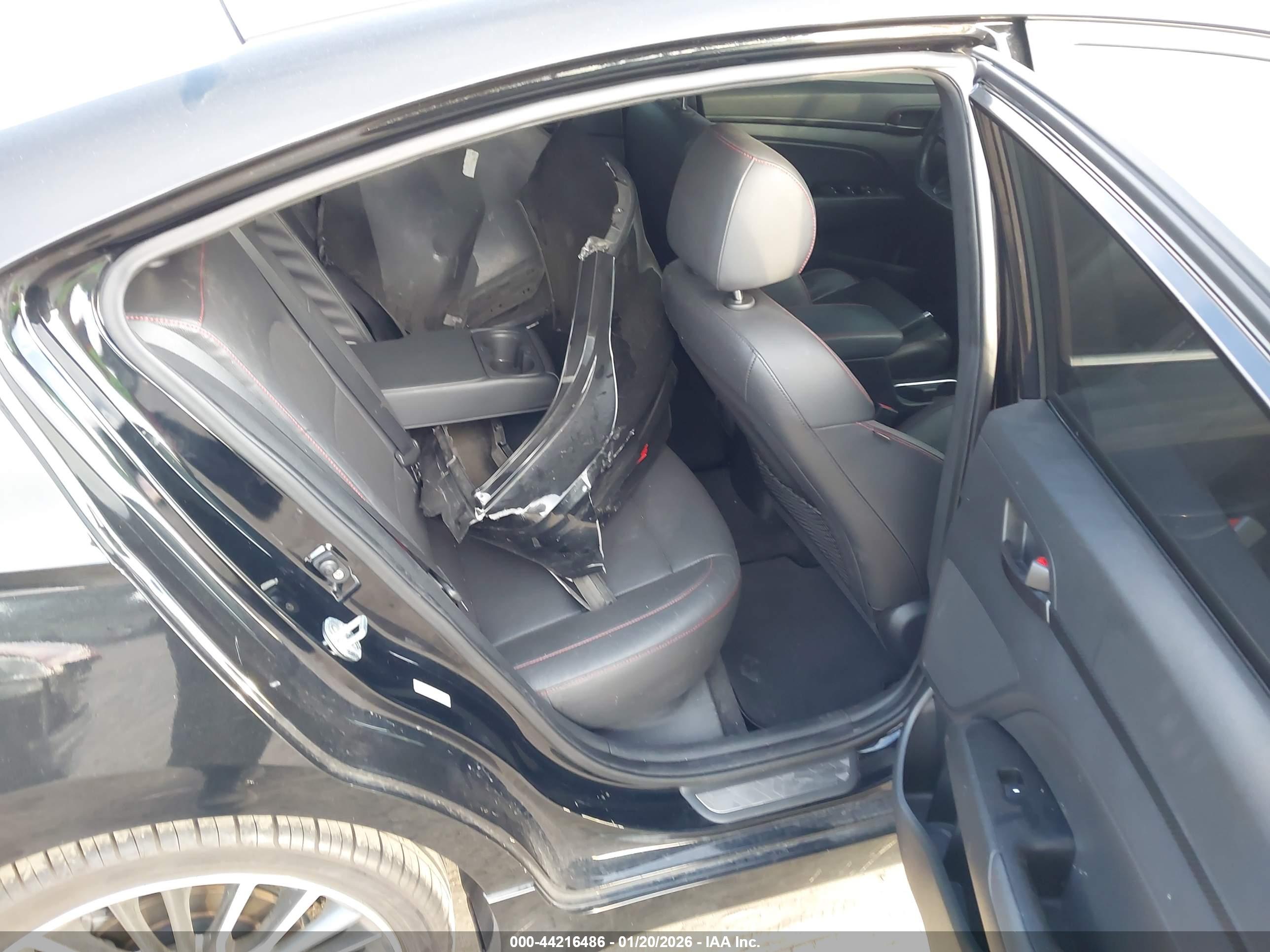 HYUNDAI ELANTRA image 8