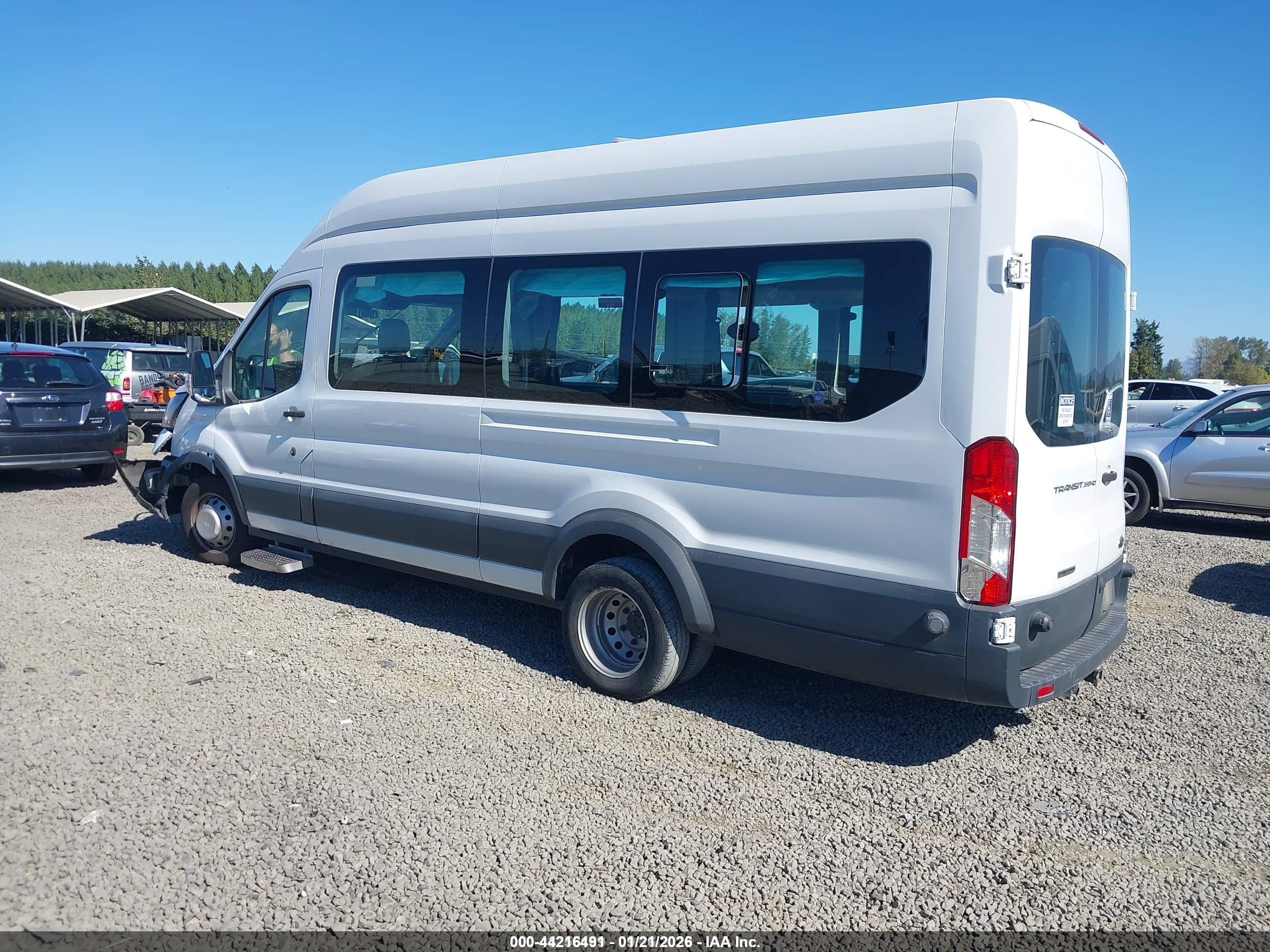 FORD TRANSIT-350 image 3
