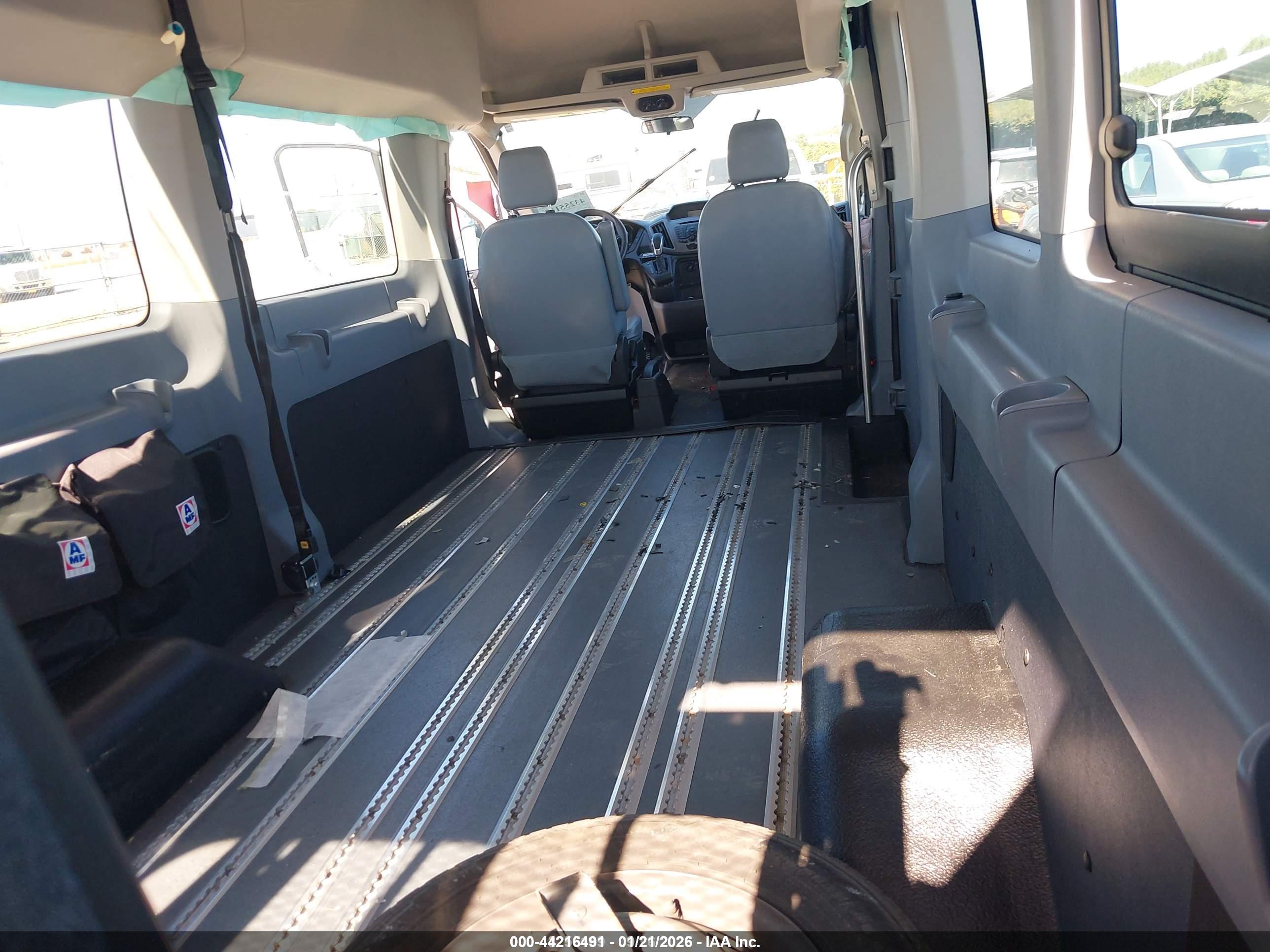 FORD TRANSIT-350 image 7