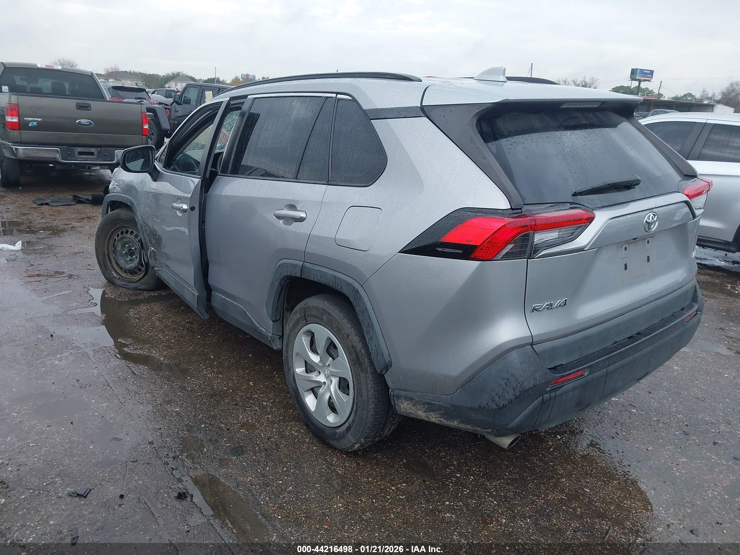 TOYOTA RAV4 image 3