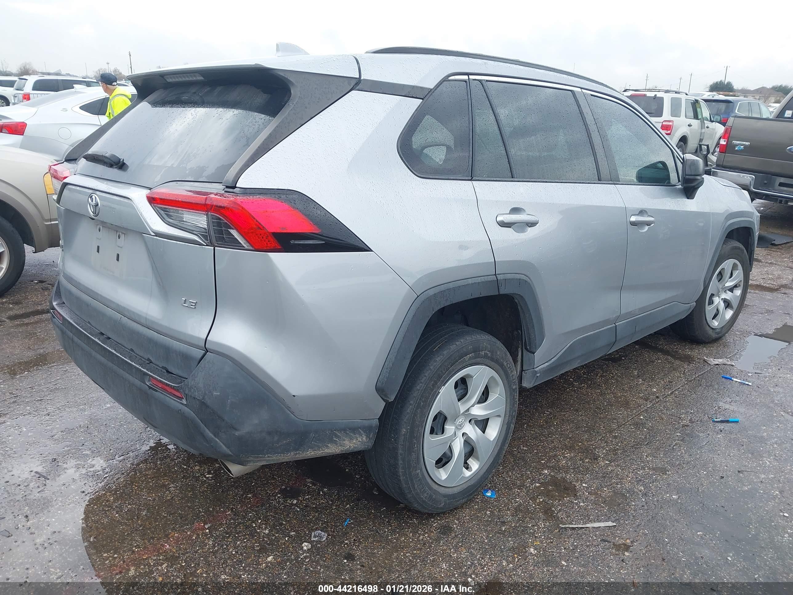 TOYOTA RAV4 image 4