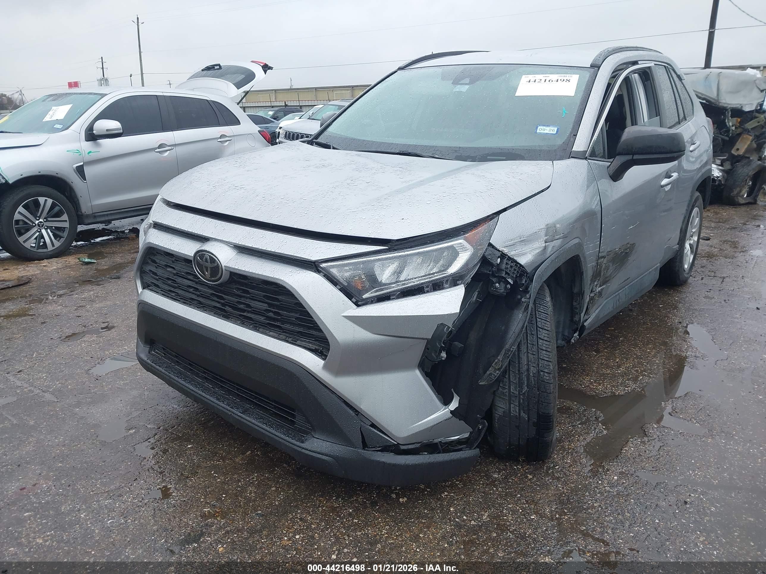 TOYOTA RAV4 image 6