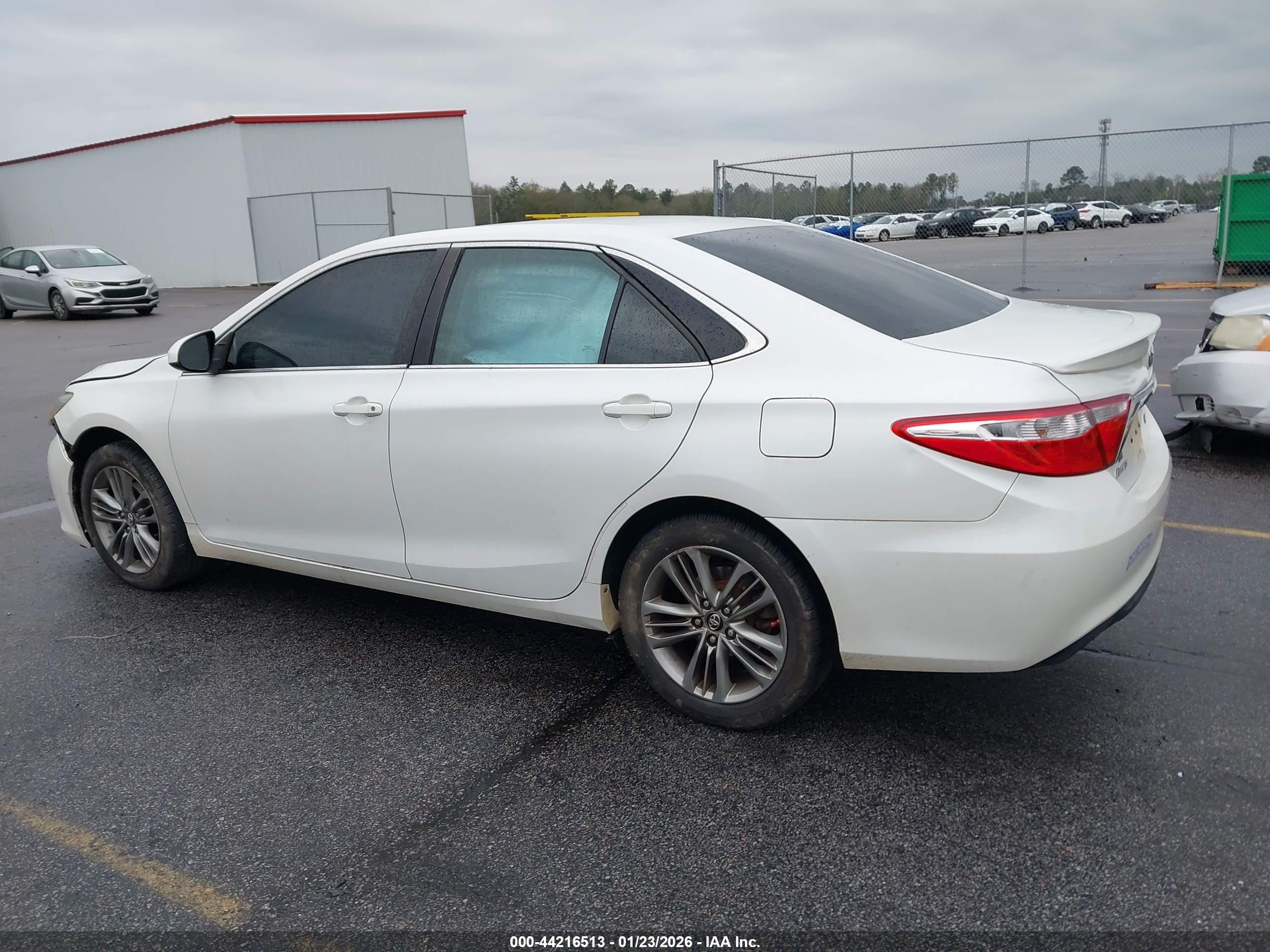 TOYOTA CAMRY image 3