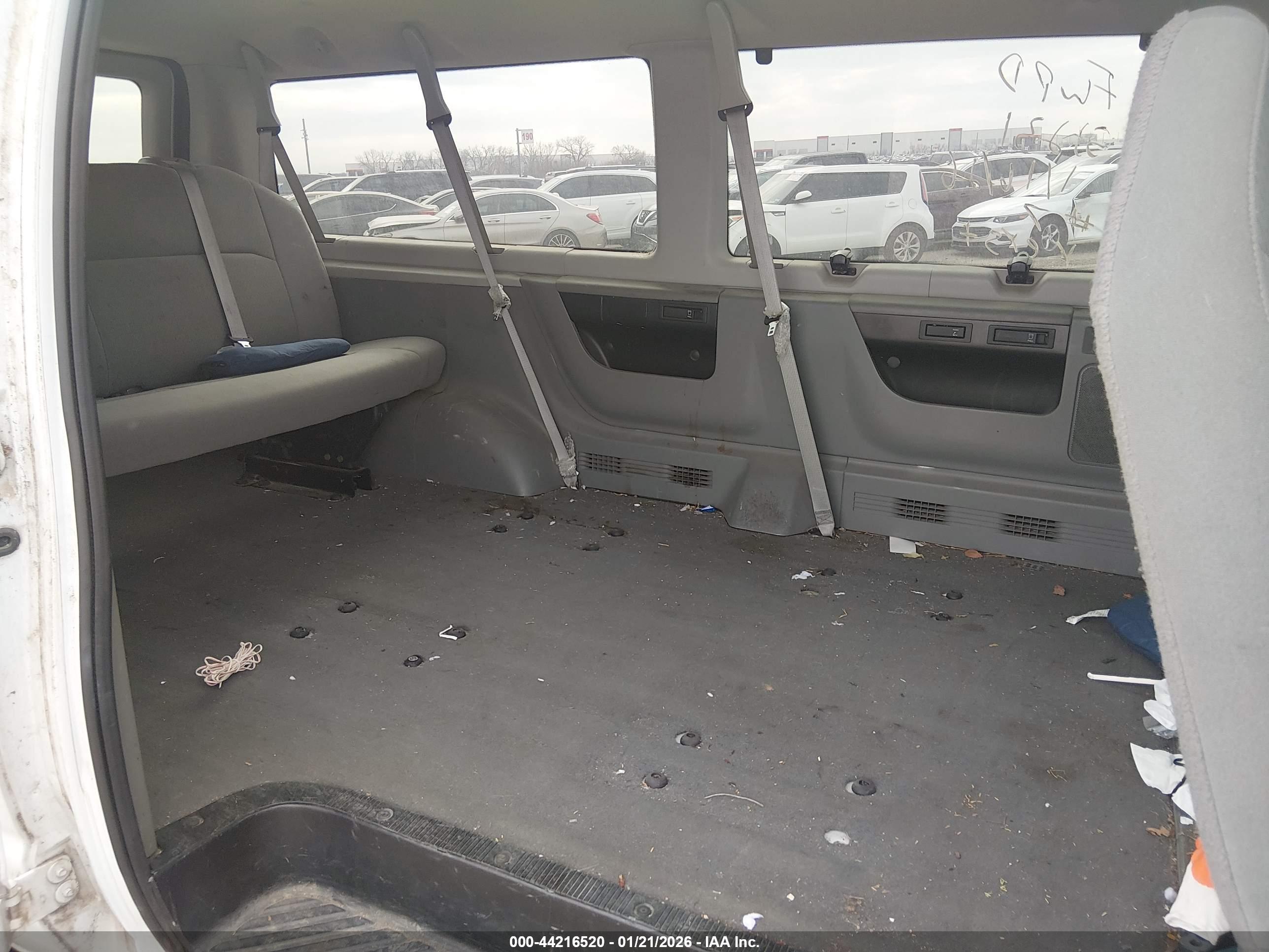 FORD E-350 image 8