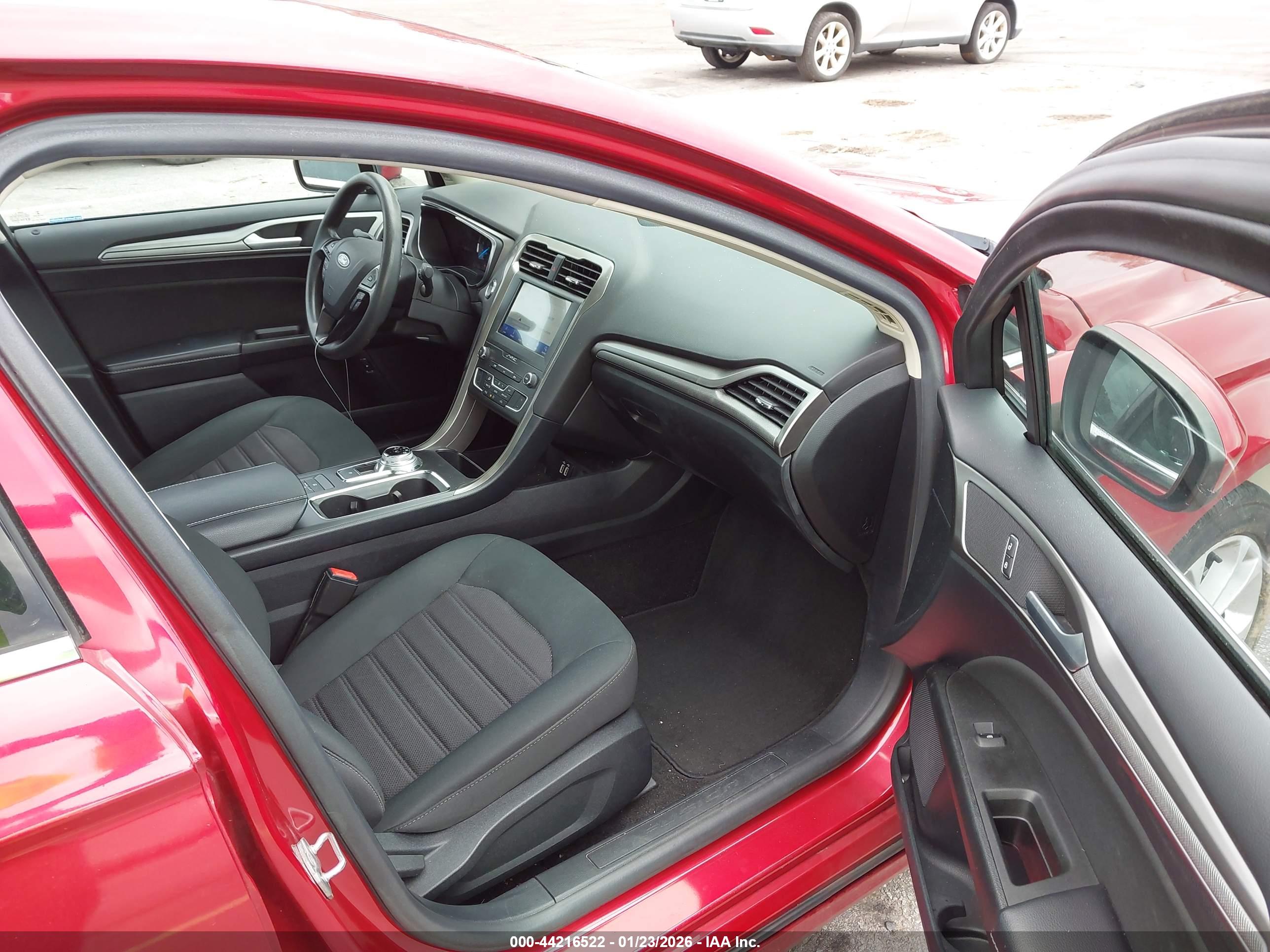 FORD FUSION image 5