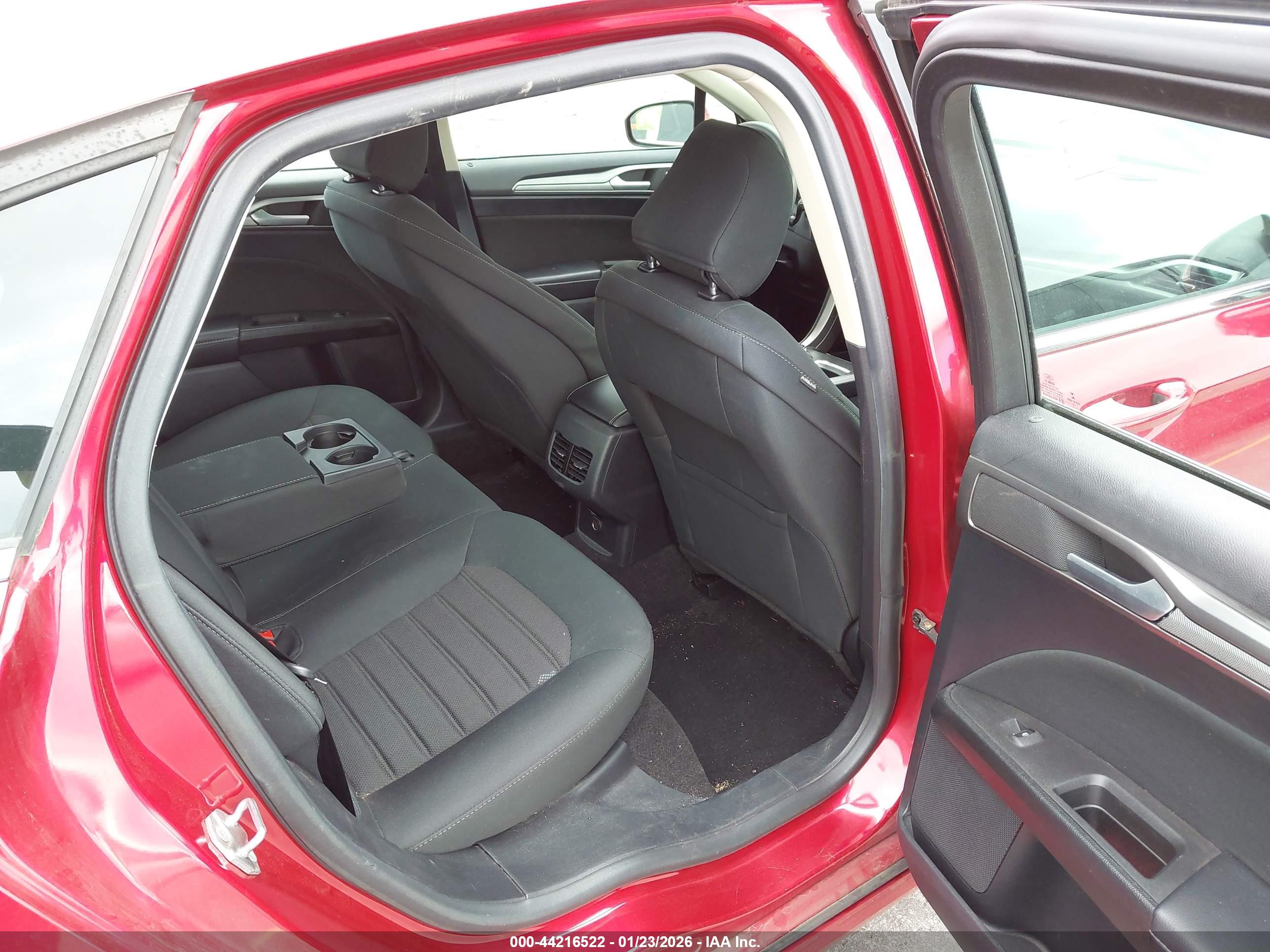 FORD FUSION image 8