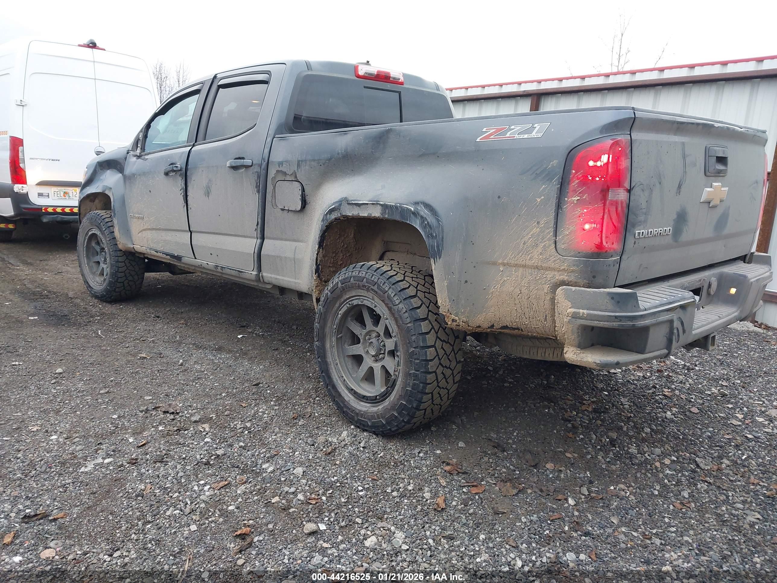 CHEVROLET COLORADO image 3
