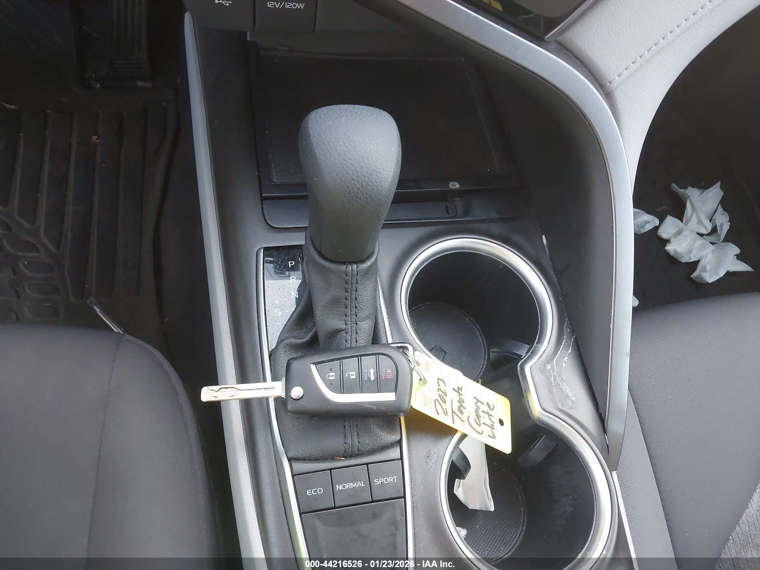 TOYOTA CAMRY image 11
