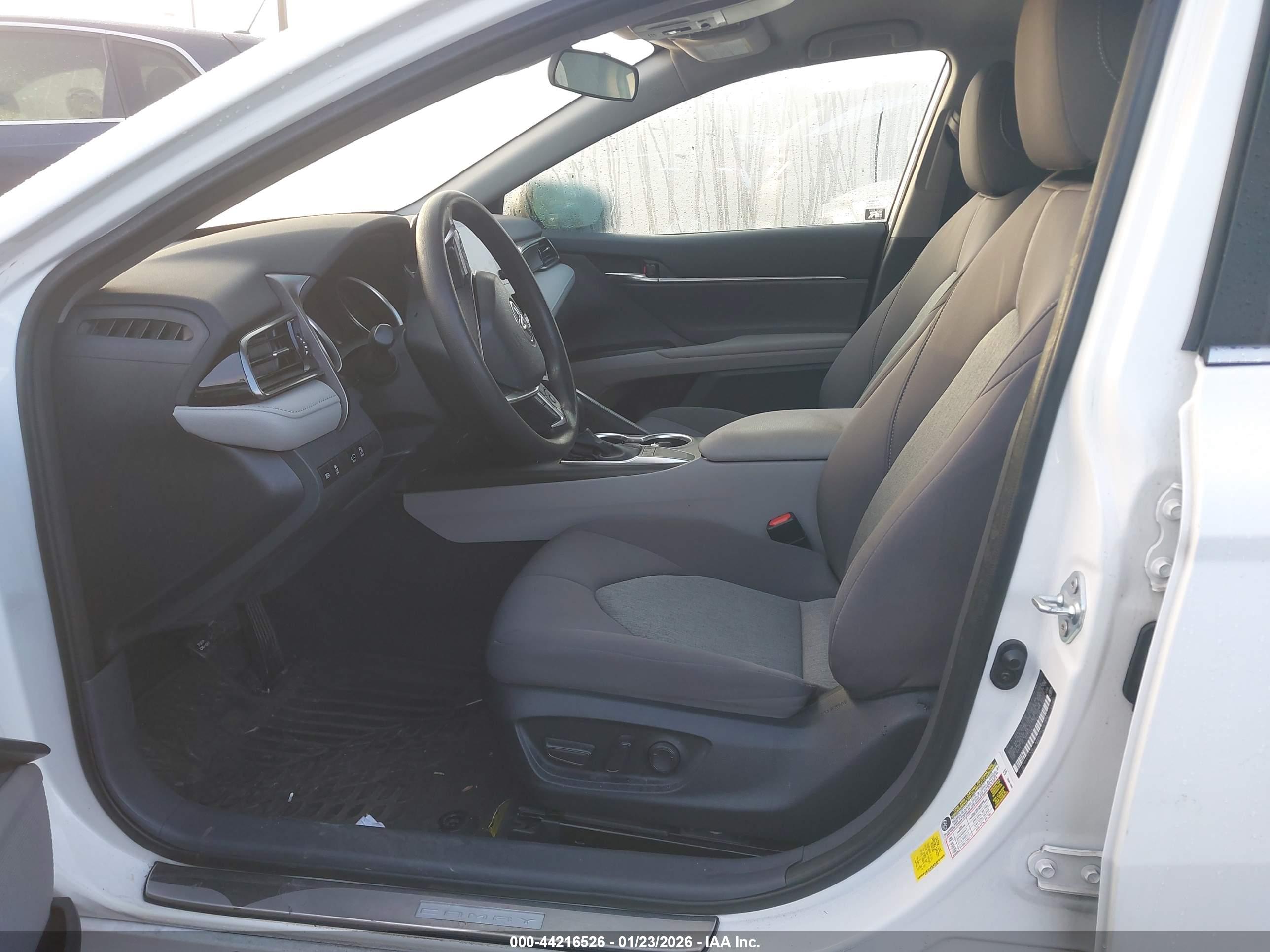 TOYOTA CAMRY image 5