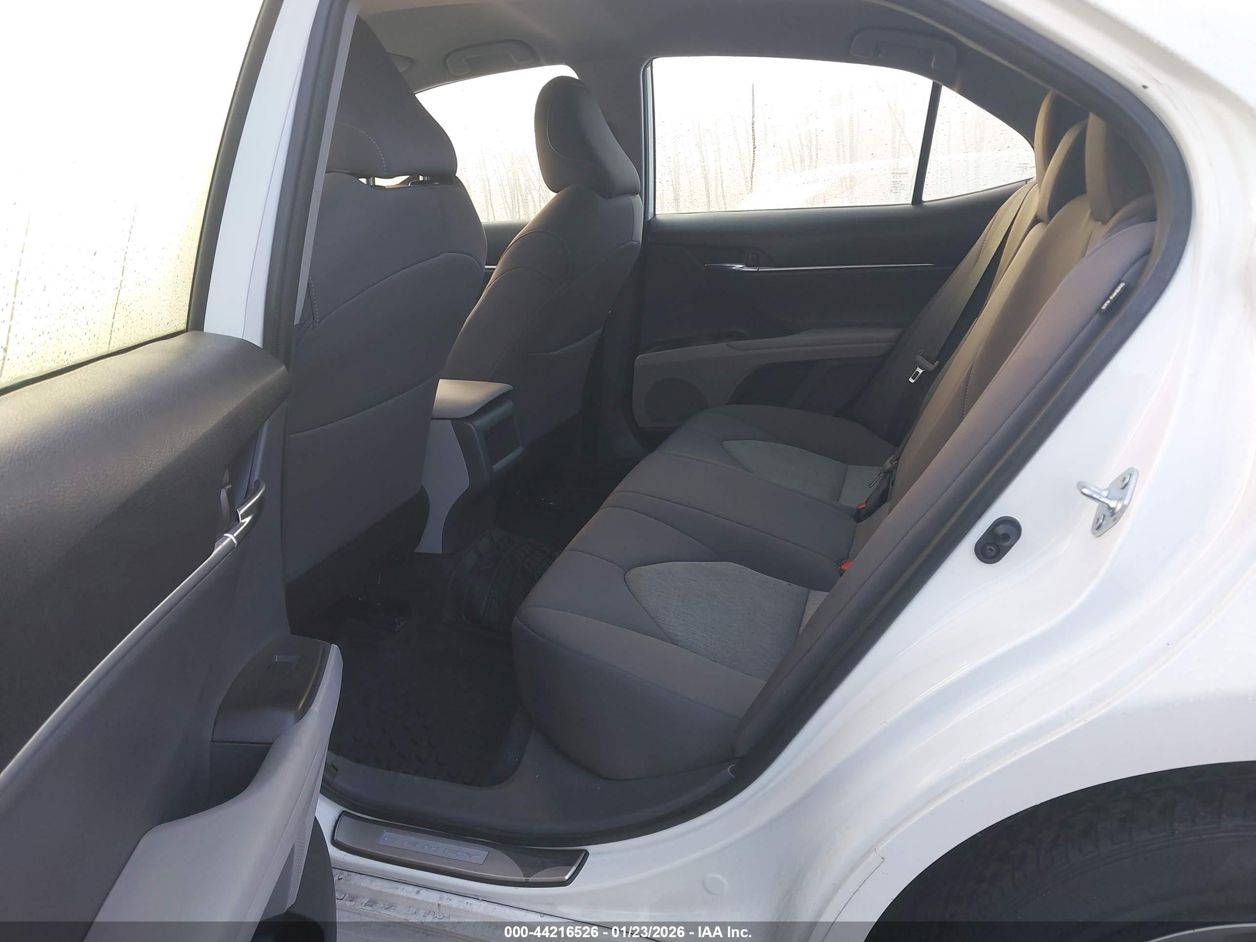 TOYOTA CAMRY image 8