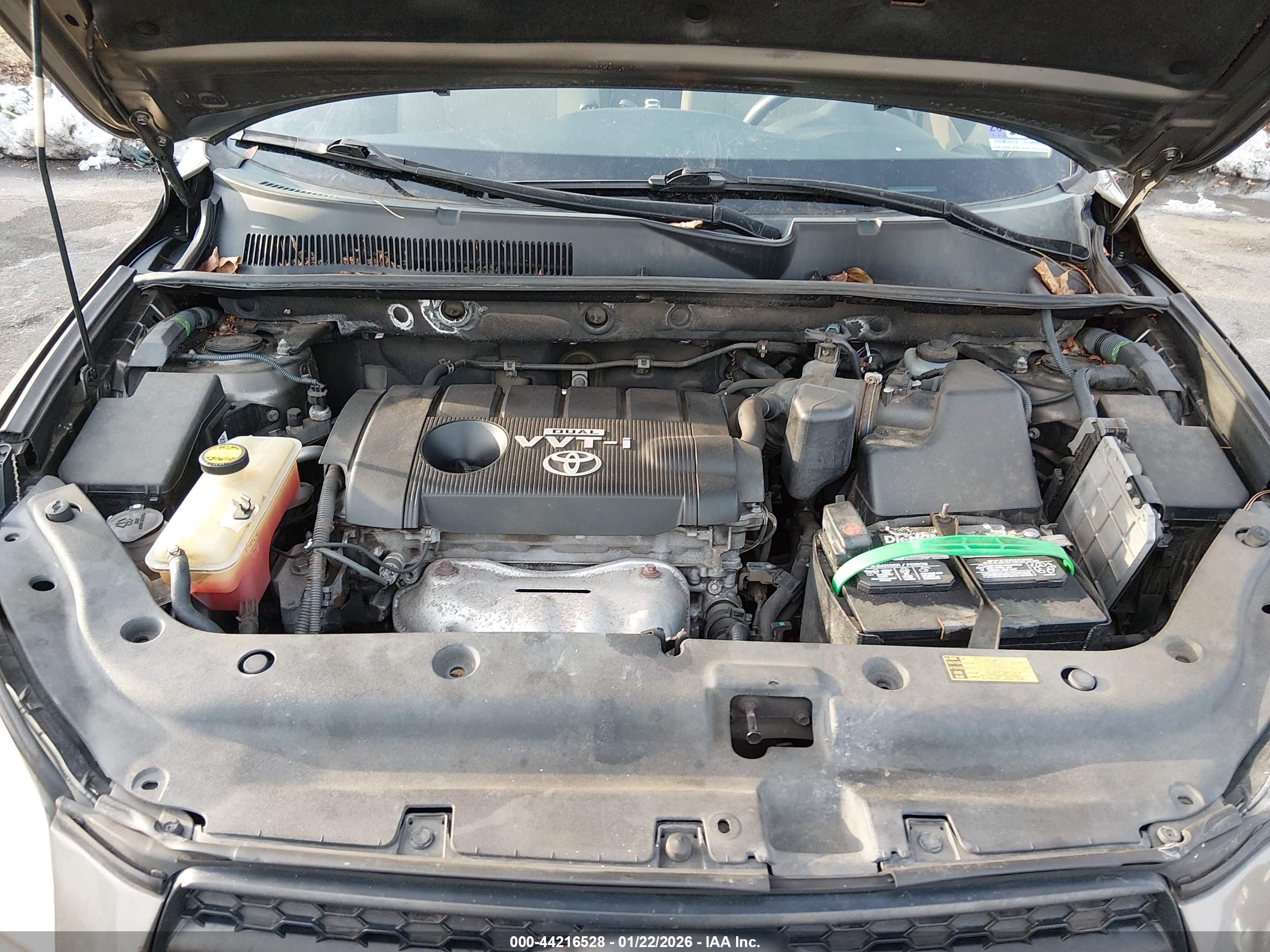 TOYOTA RAV4 image 10