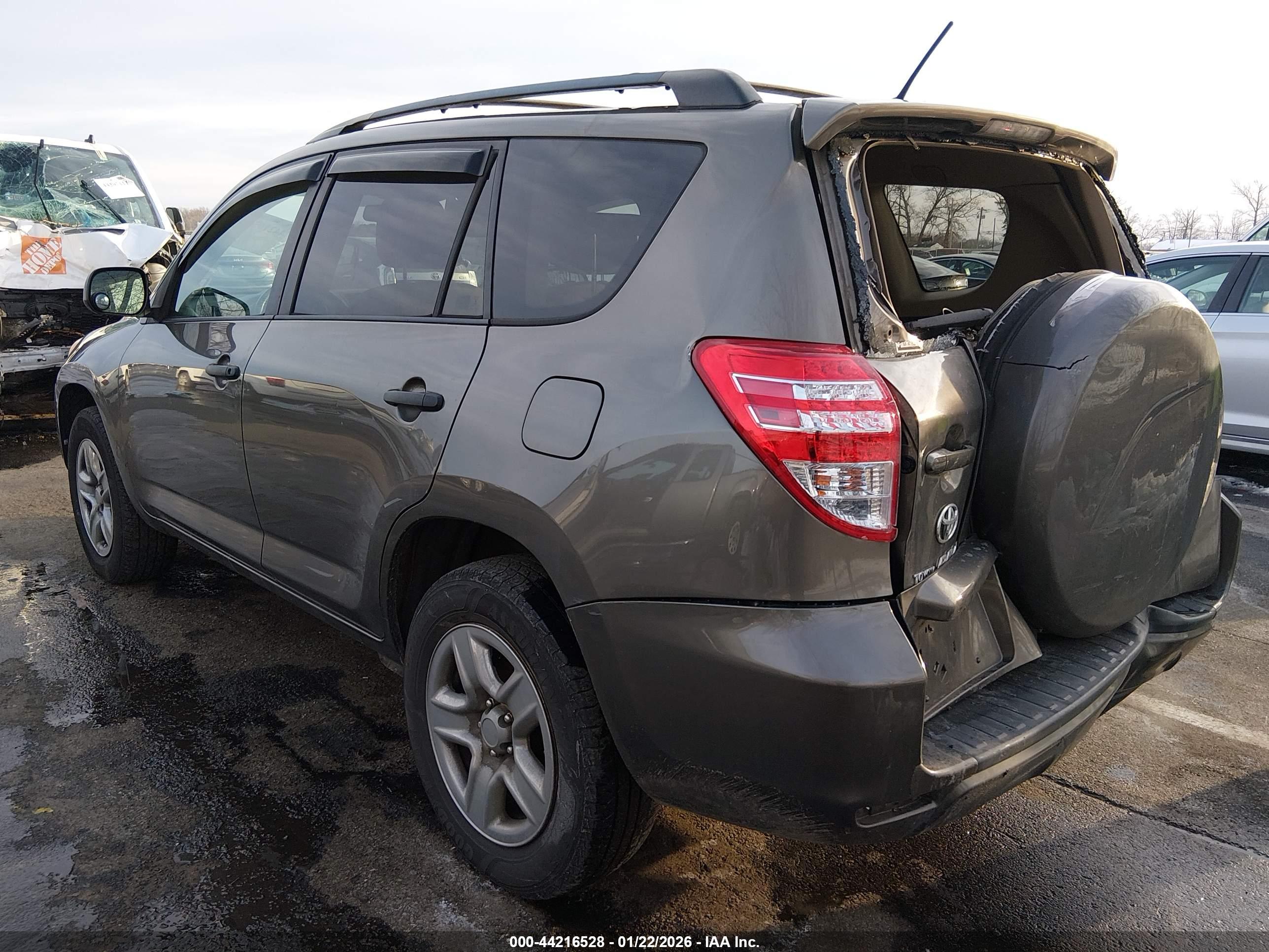 TOYOTA RAV4 image 3